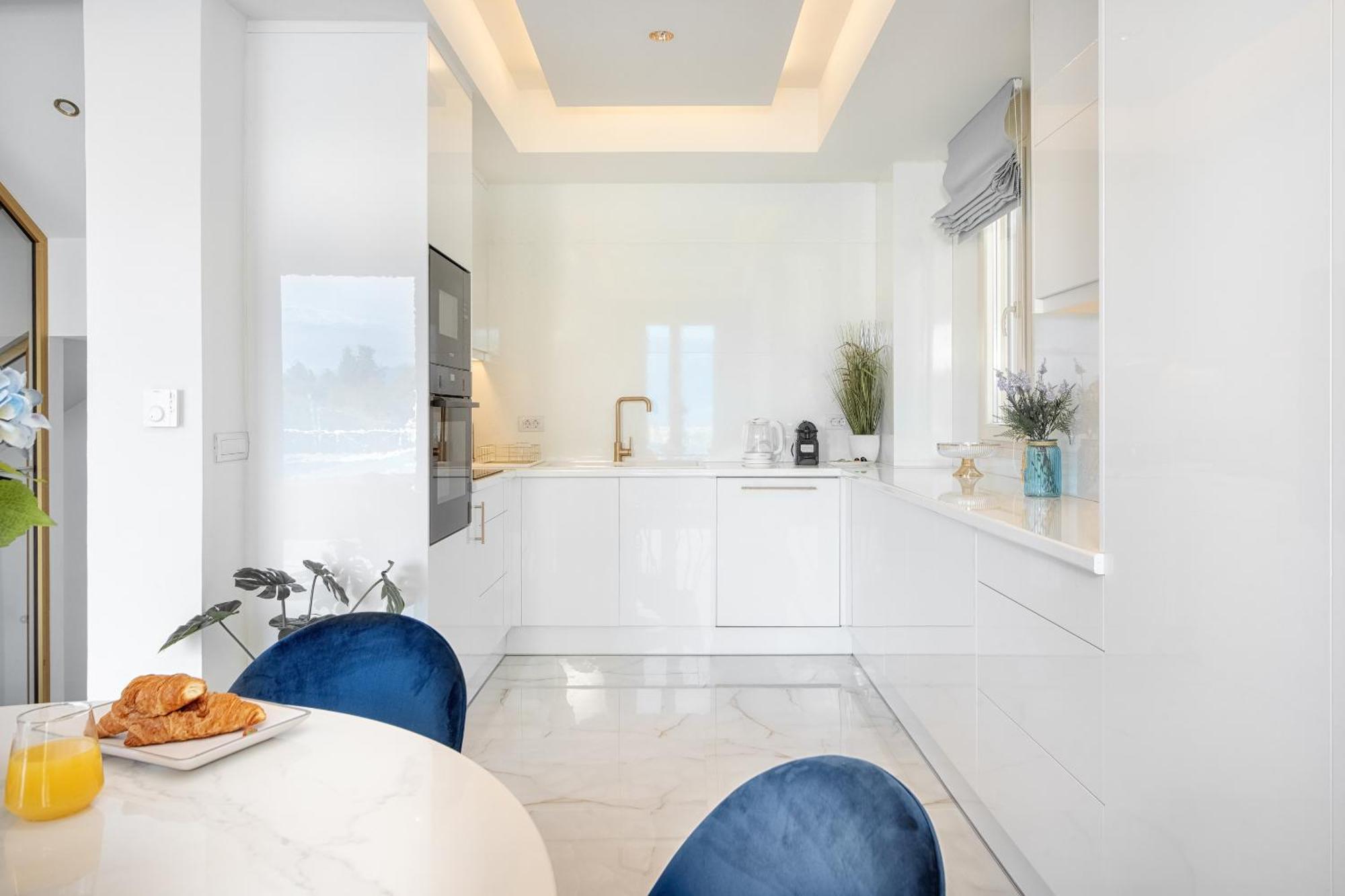 Zeta Luxury Mantouki