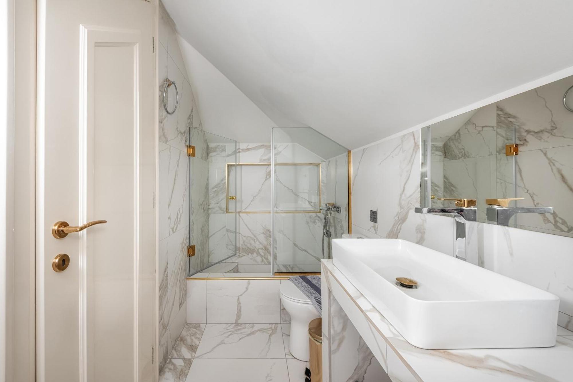 Zeta Luxury Mantouki