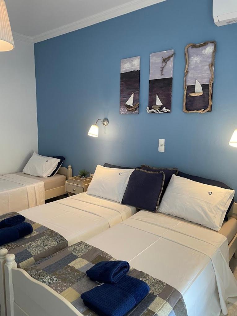 Ilektra Blue & Red Apartment