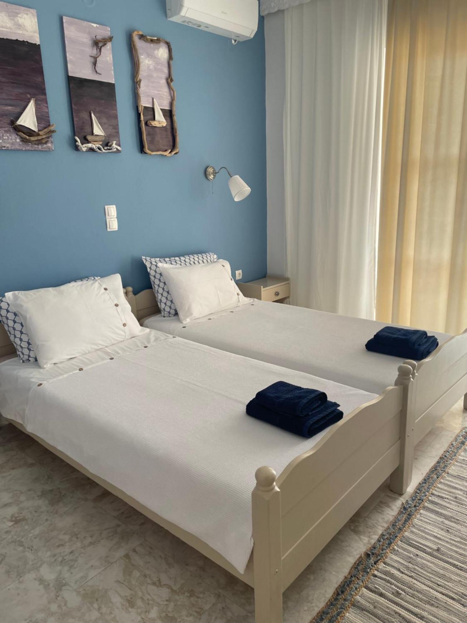 Apartment Ilektra Blue & Red