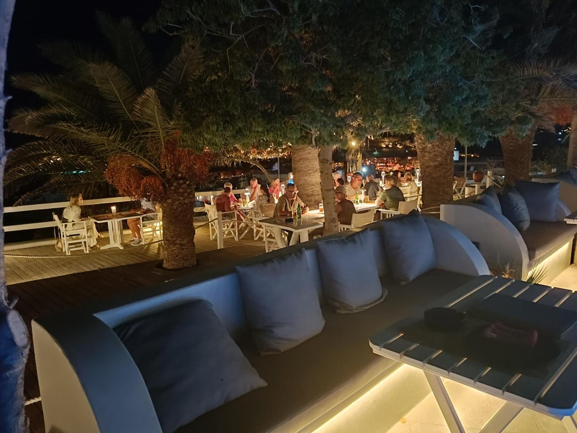 Zephyros Aparthotel 3*
