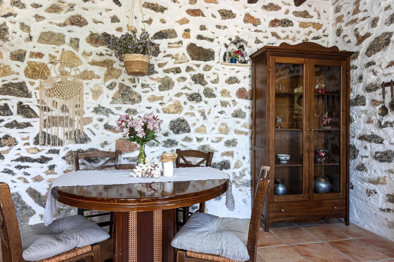 Elia Woodstone * Elia (Crete)