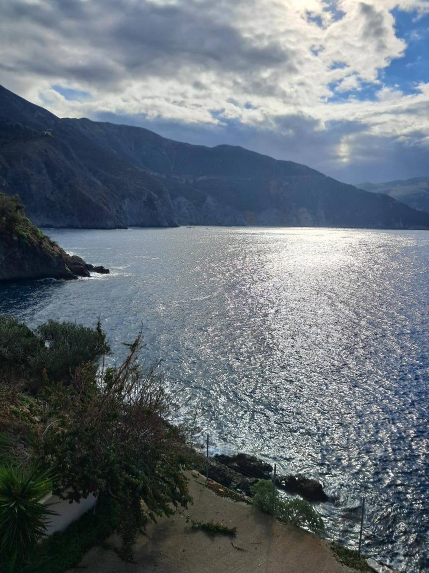 Luxury Seafront Villas, Kefalonia, 100m & Center, 4 Stars Services, Parking - Near Myrtos - Fiskardo * Asos