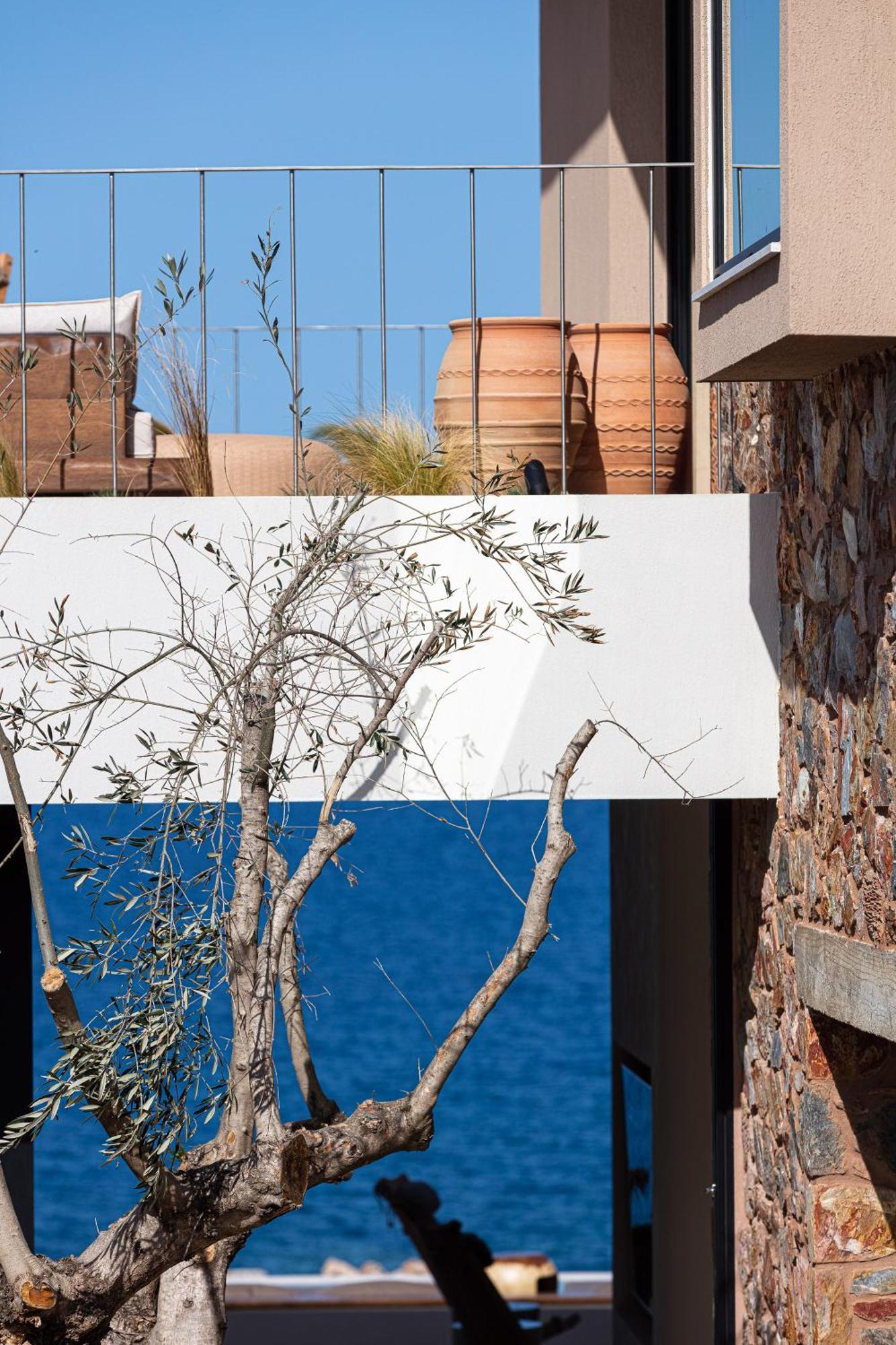 Villa Ormus - Beachfront Sanctuary Blending With Earth, Sun & Sea By Etouri
