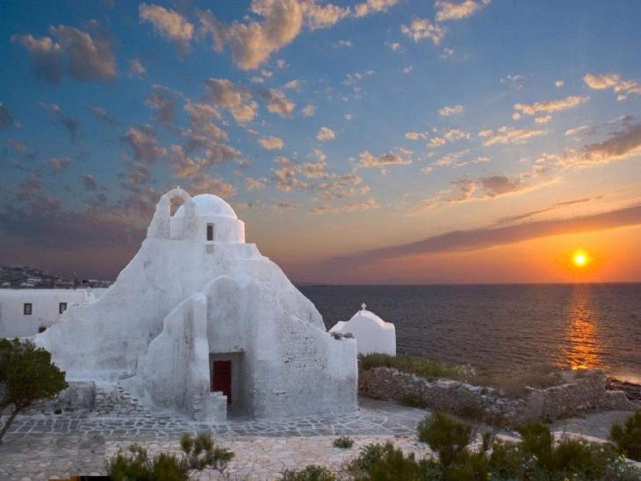 Villa Veneta & Mykonos Town