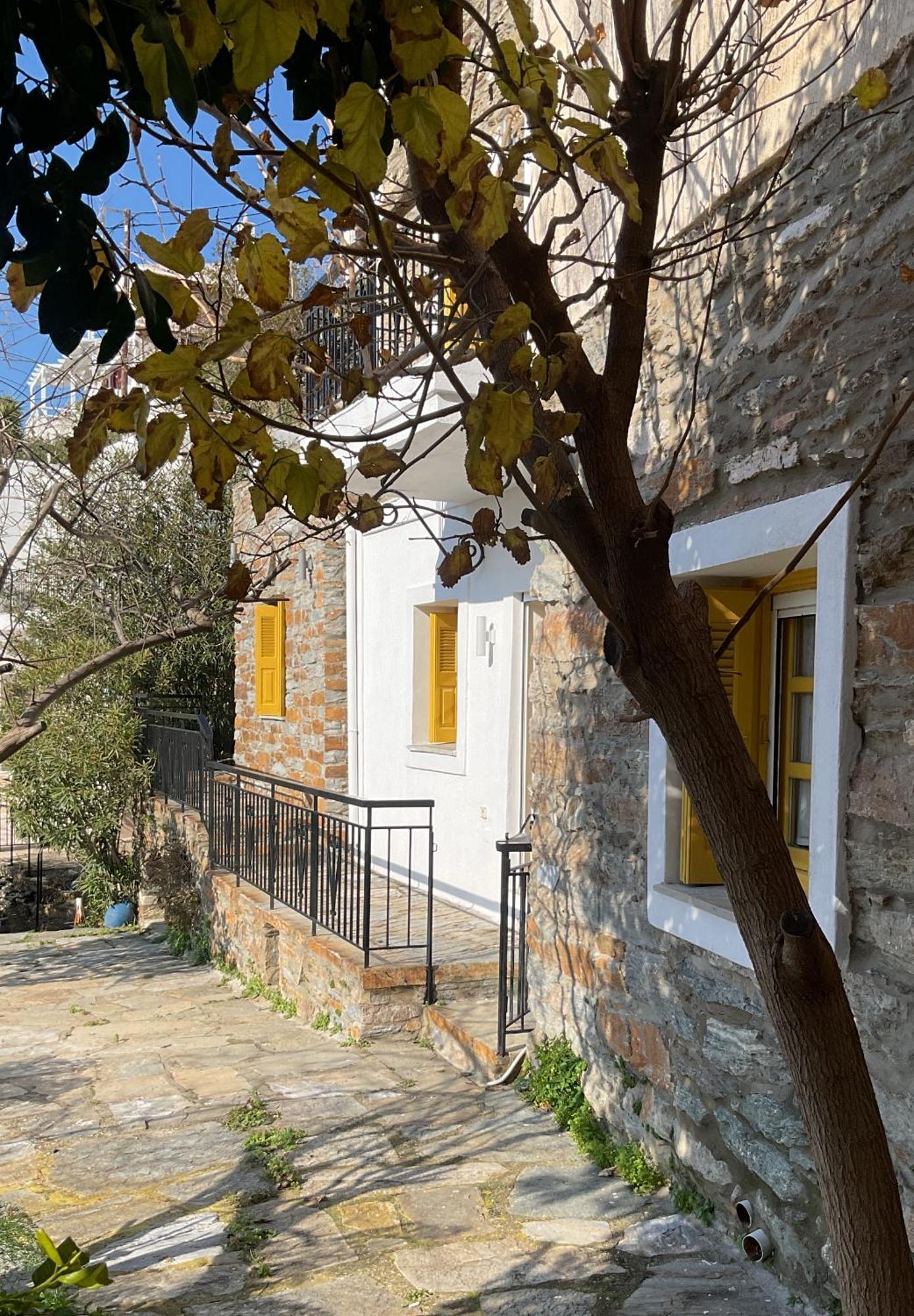 Century Villa Ioulis