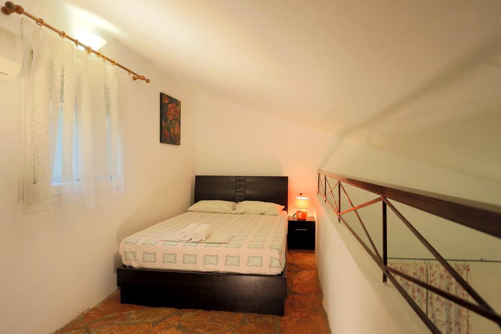 Rozalia Apartment Sivota (Epirus)