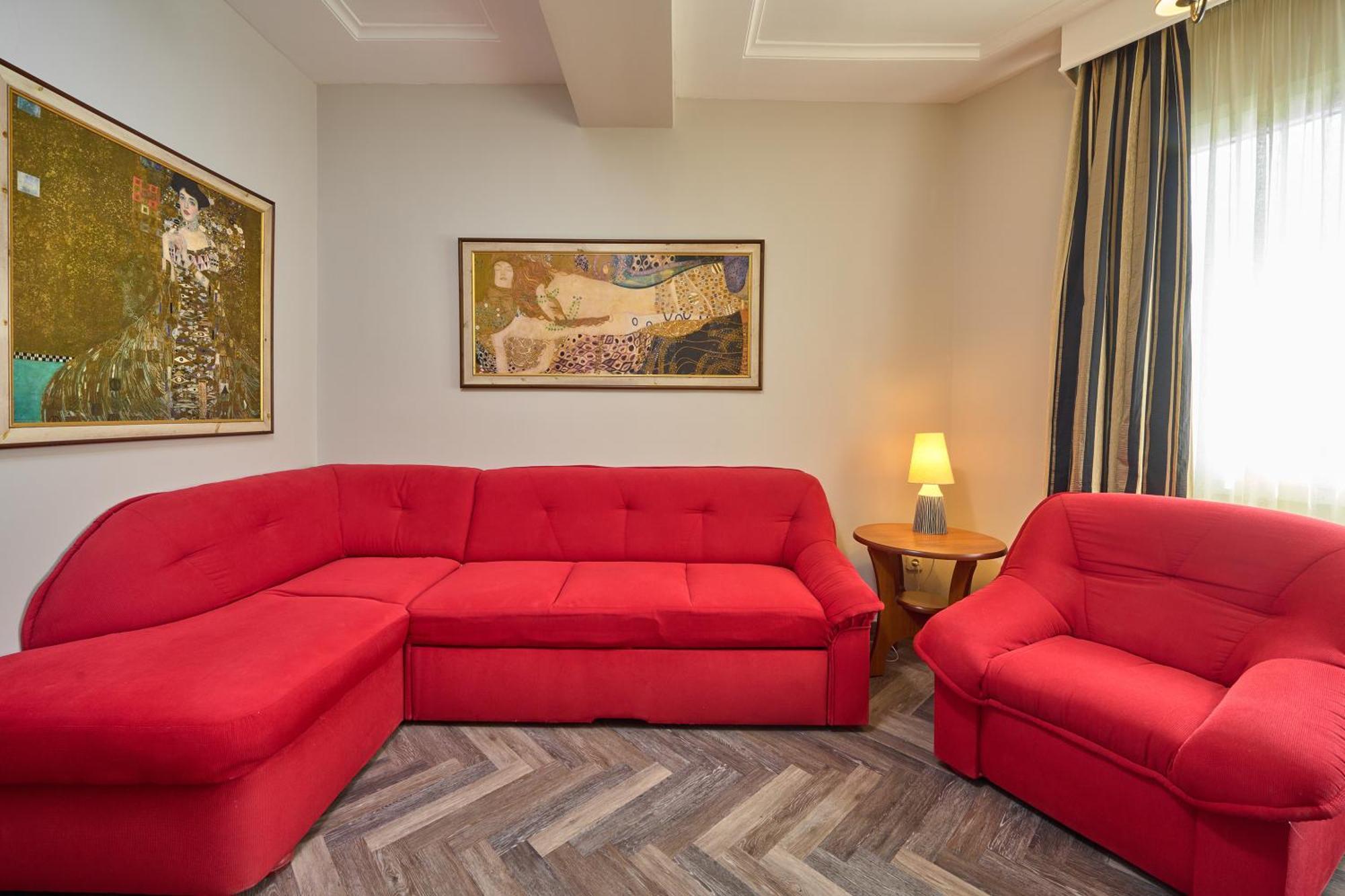 Iris Hotel