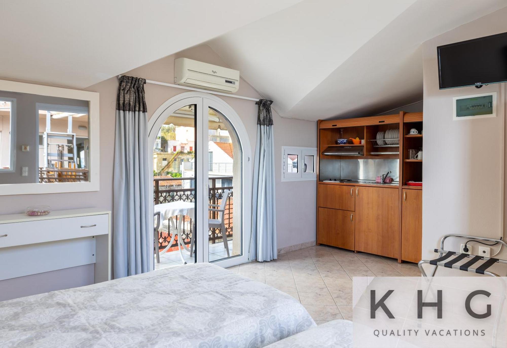 Zoi Aparthotel 2*