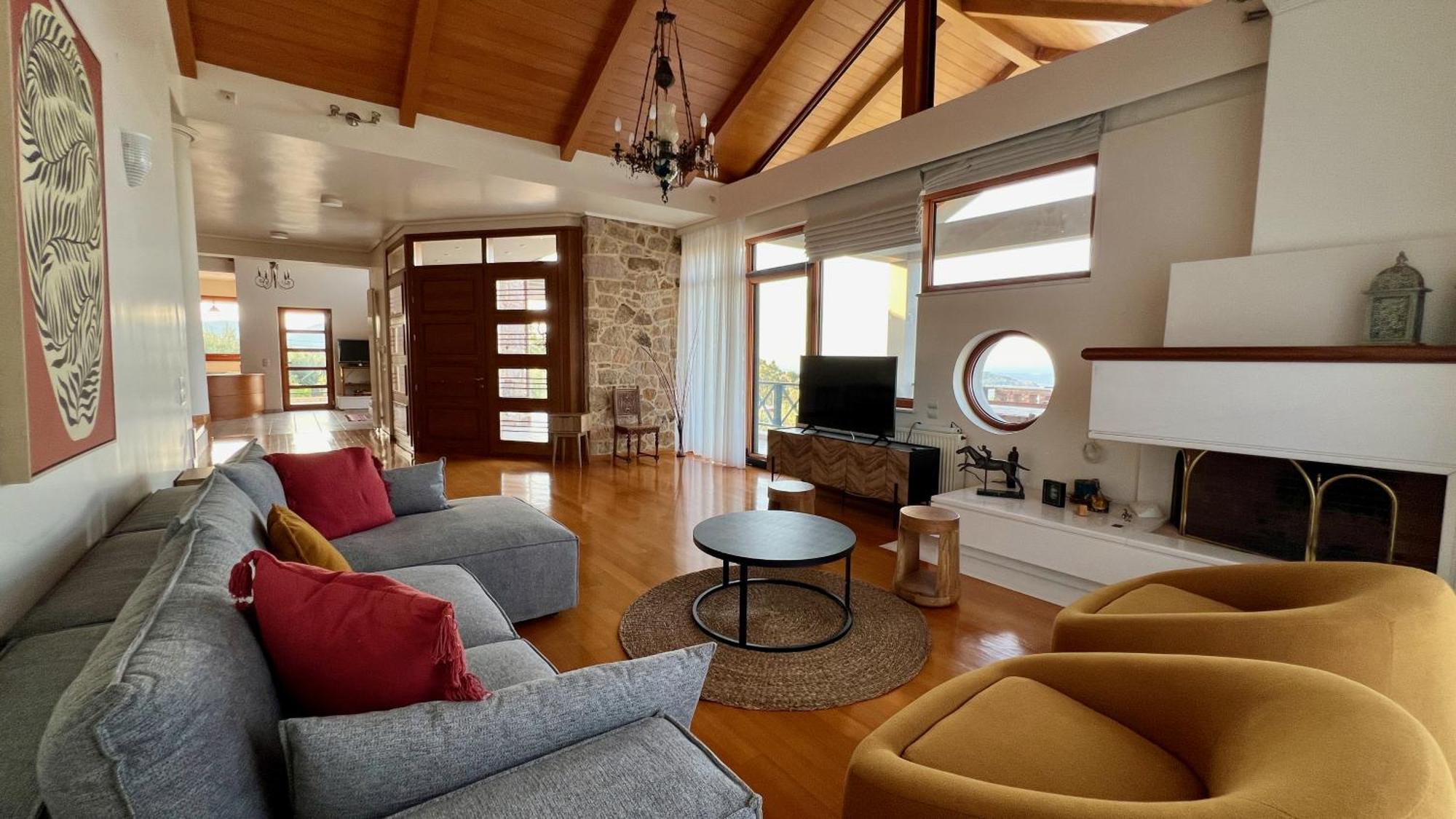 Modern Overlooking