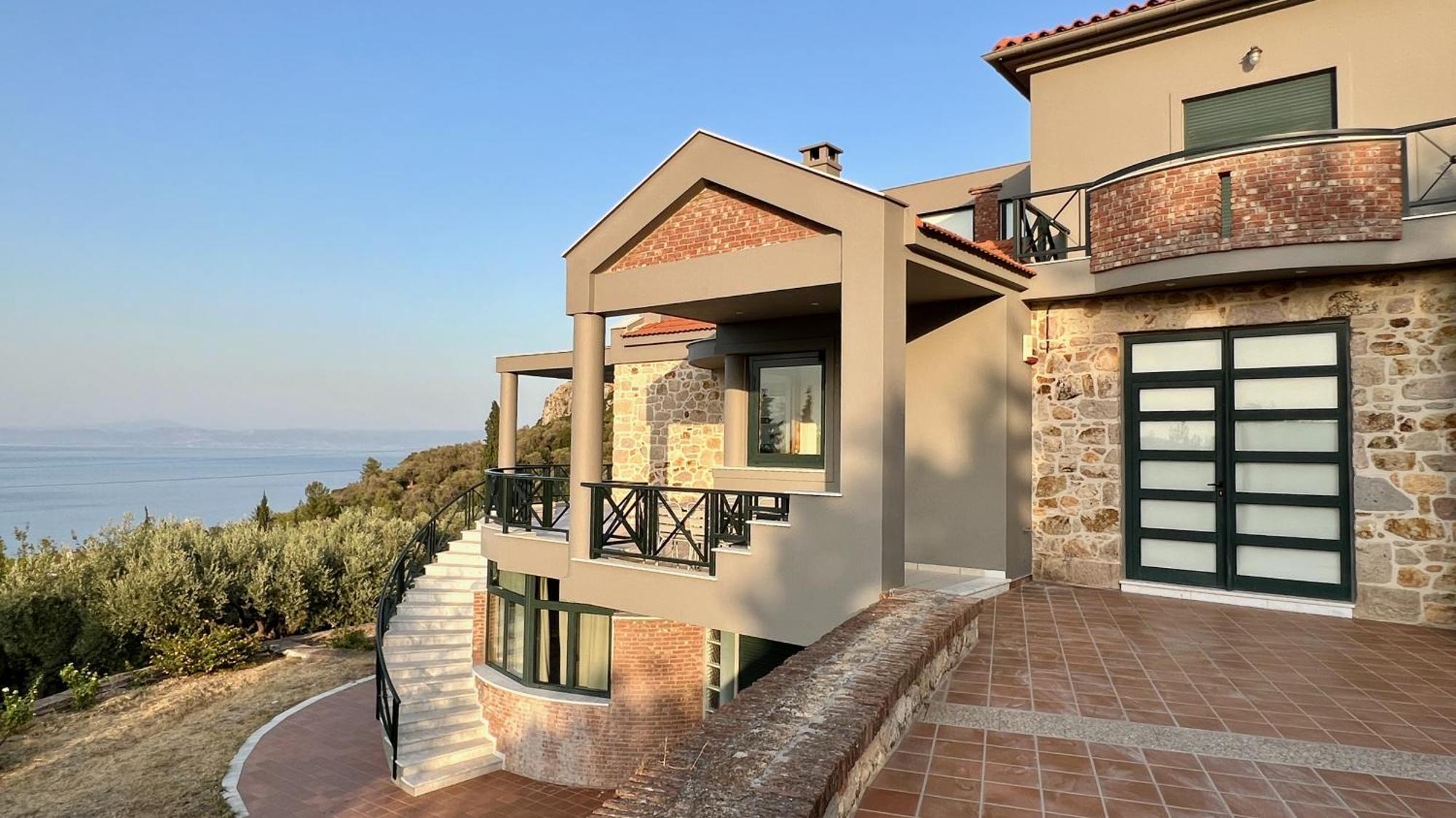 Modern Overlooking
