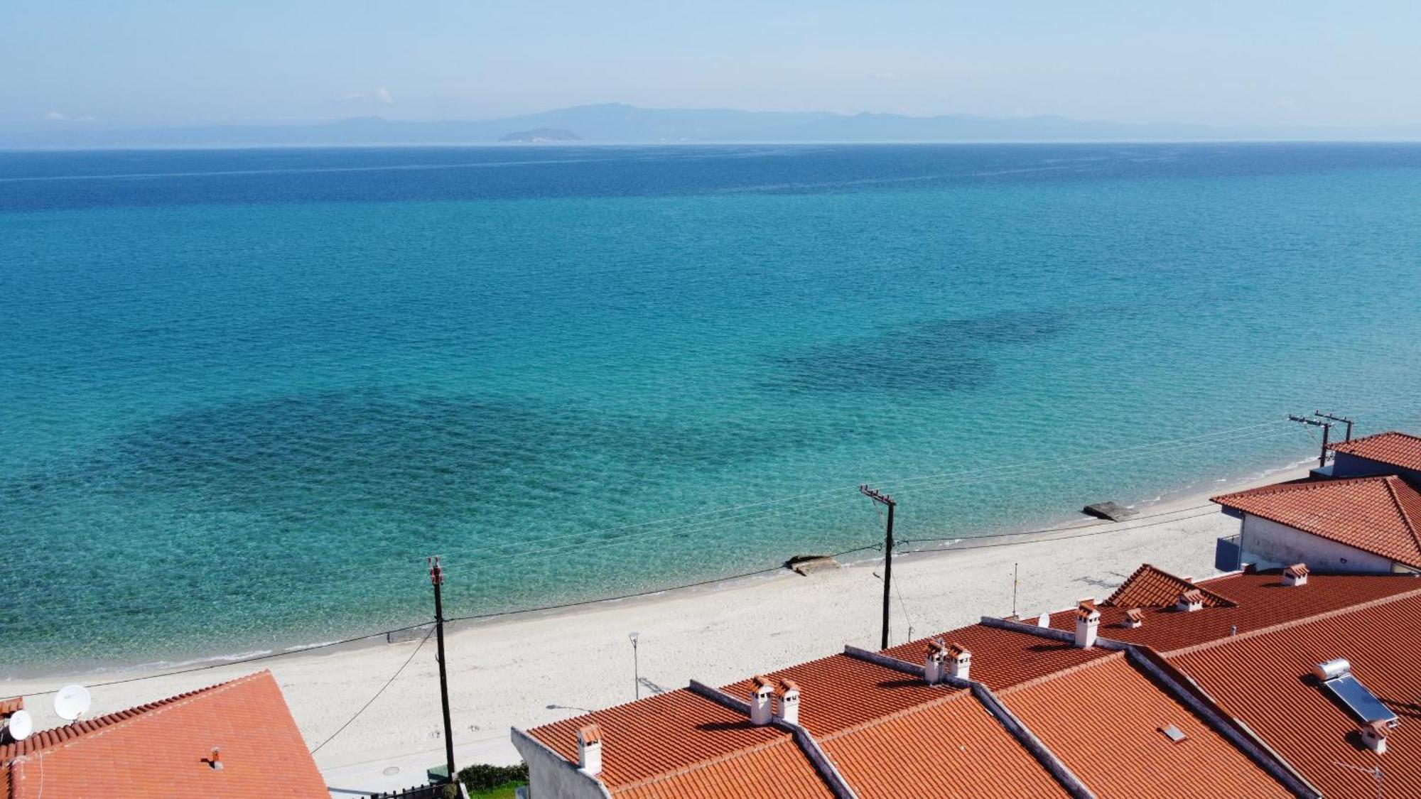 Take Me To The Sea 3 - Beachfront, Starlink, Location Holiday home Pefkochori