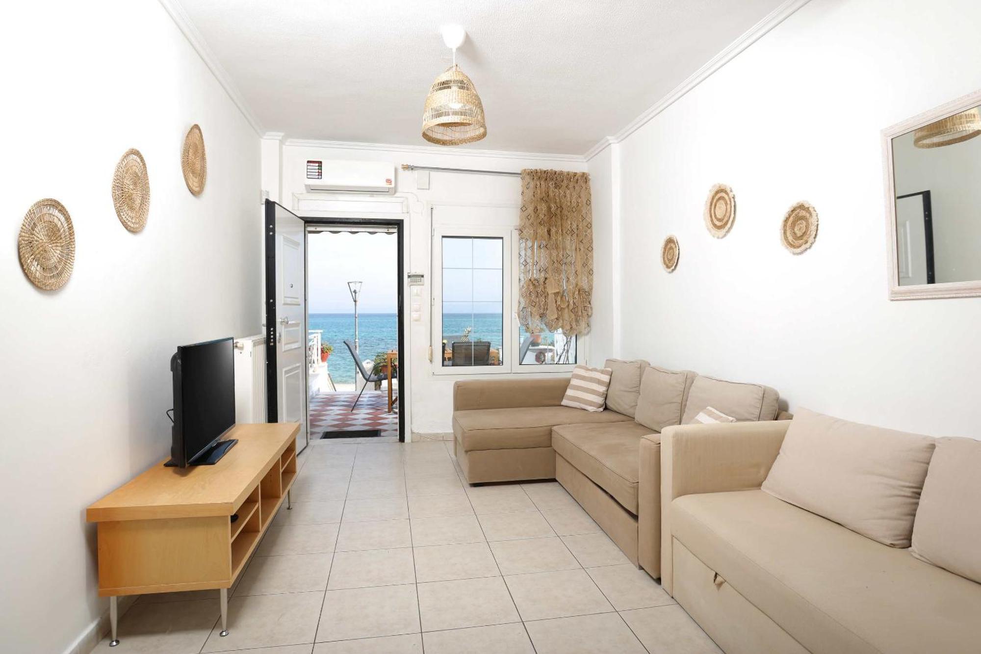Take Me To The Sea 3 - Beachfront, Starlink, Location Holiday home