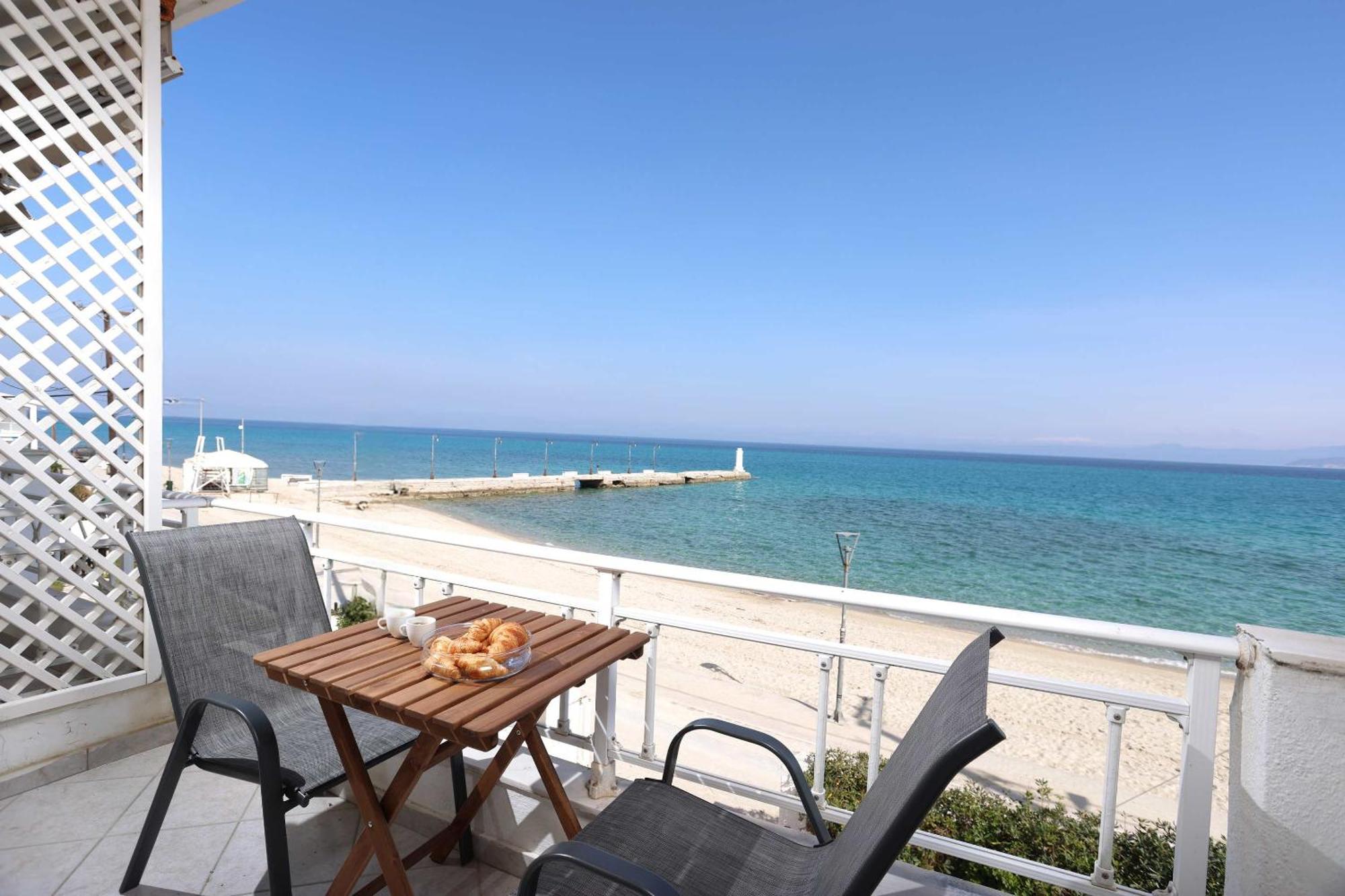 Take Me To The Sea 3 - Beachfront, Starlink, Location Holiday home Pefkochori