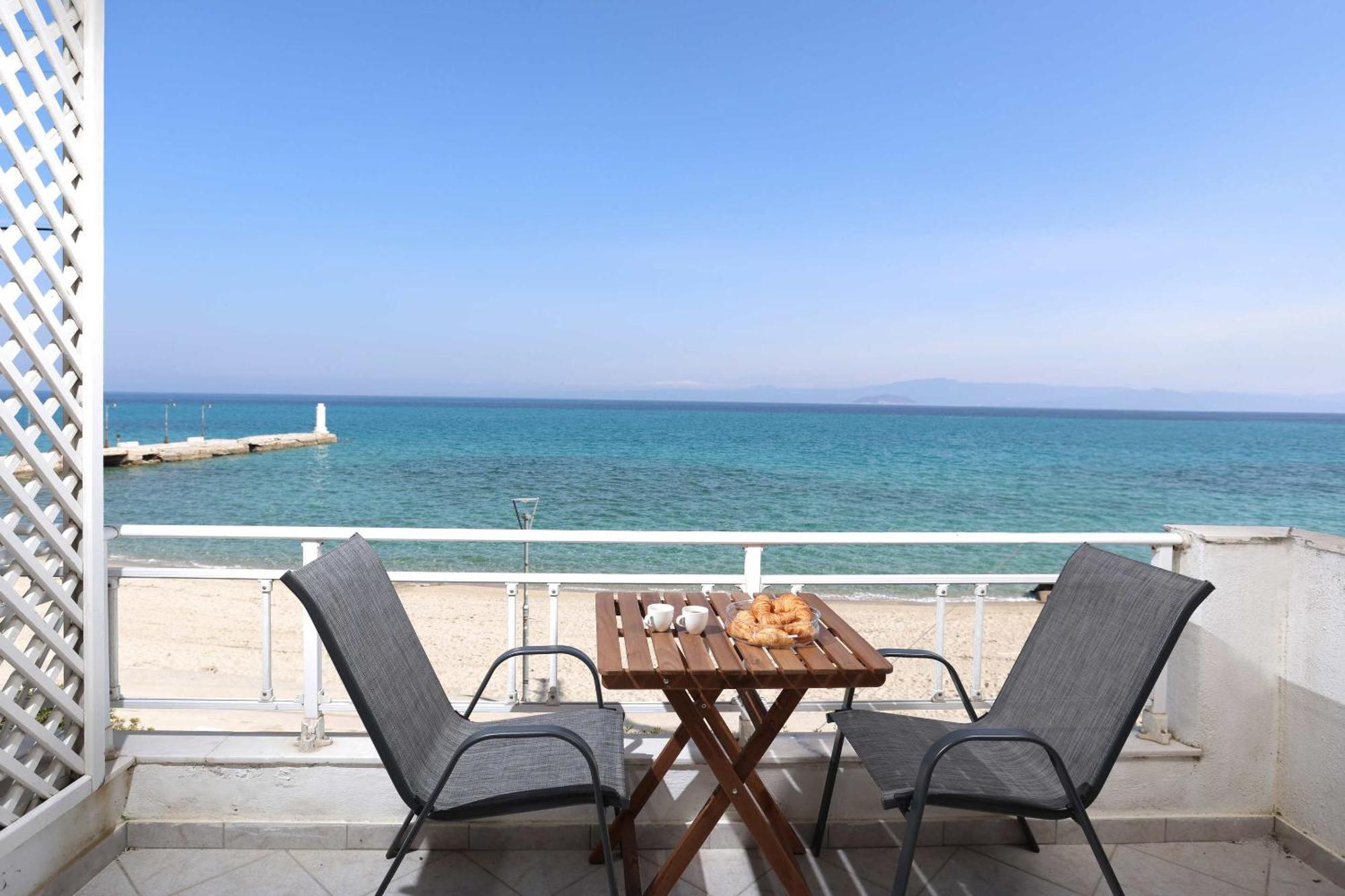 Take Me To The Sea 3 - Beachfront, Starlink, Location Holiday home