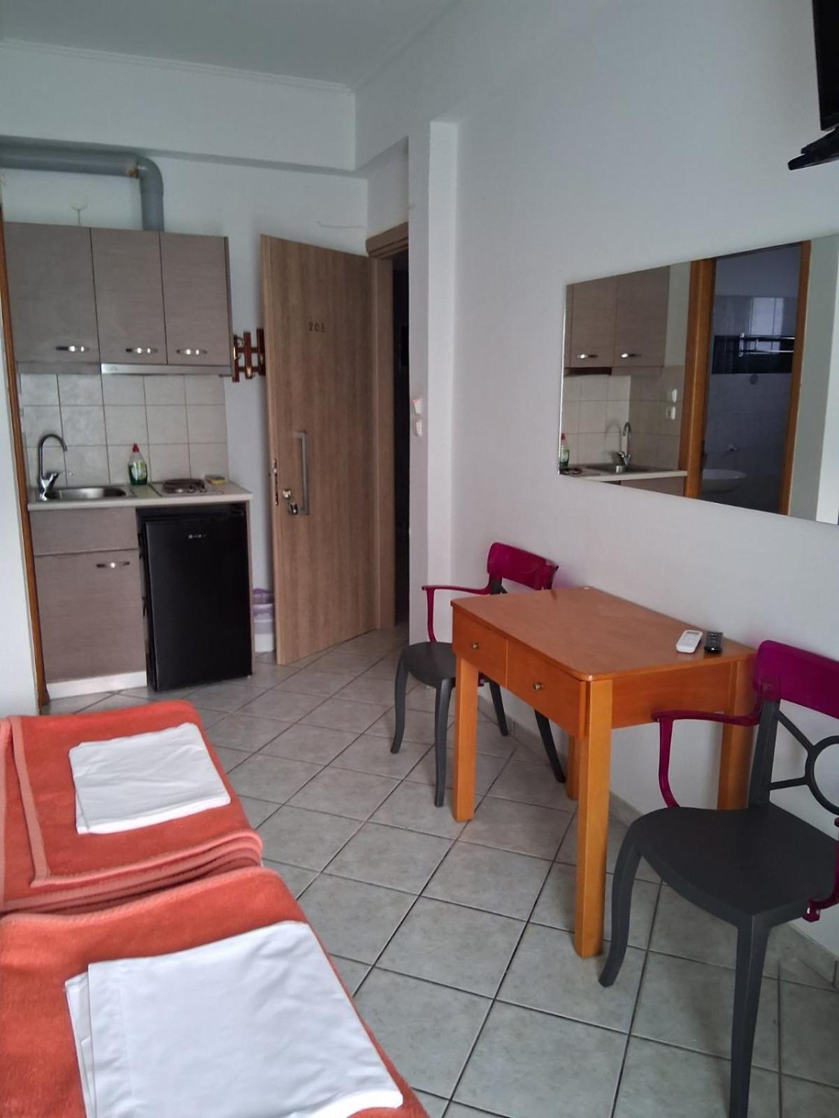 Aparthotel Alexandros Kamena Vourla