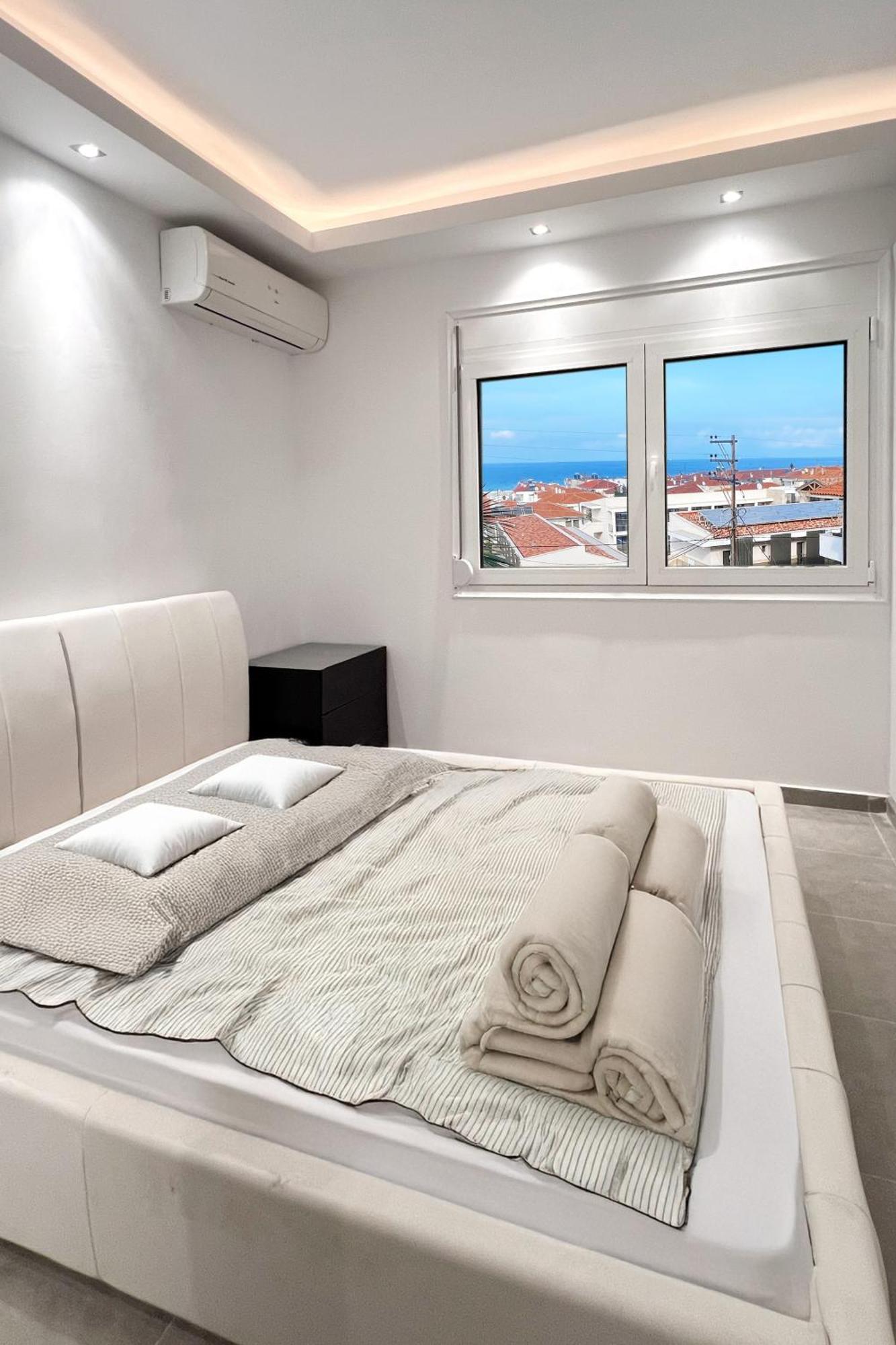 Rona Vista Sea View Modern Living Polychrono