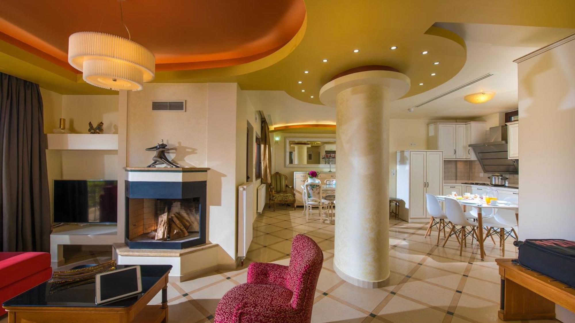 Azzuro With Private Pool By Estia Villa