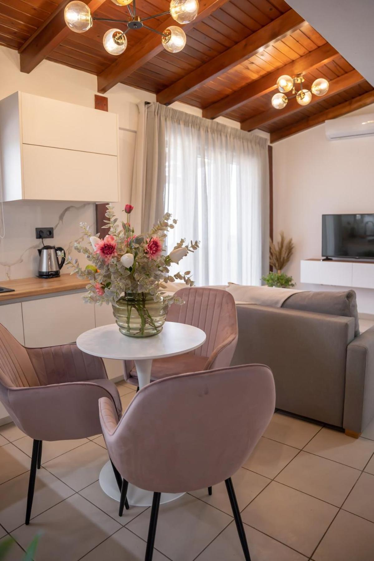 Michalis With Outdoor Jacuzzi Apartment *