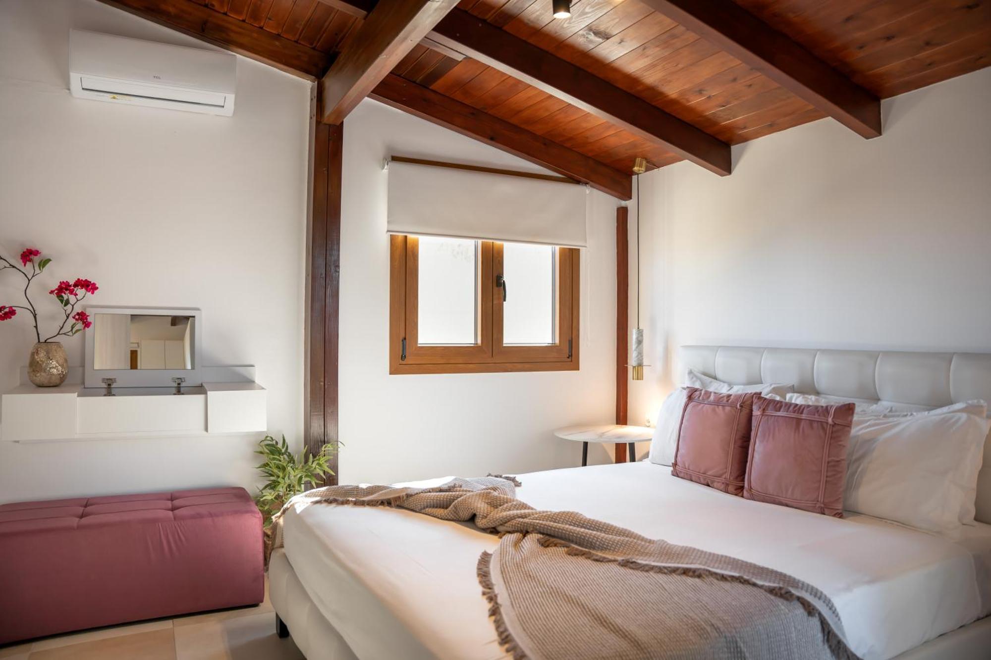 Apartment Michalis With Outdoor Jacuzzi