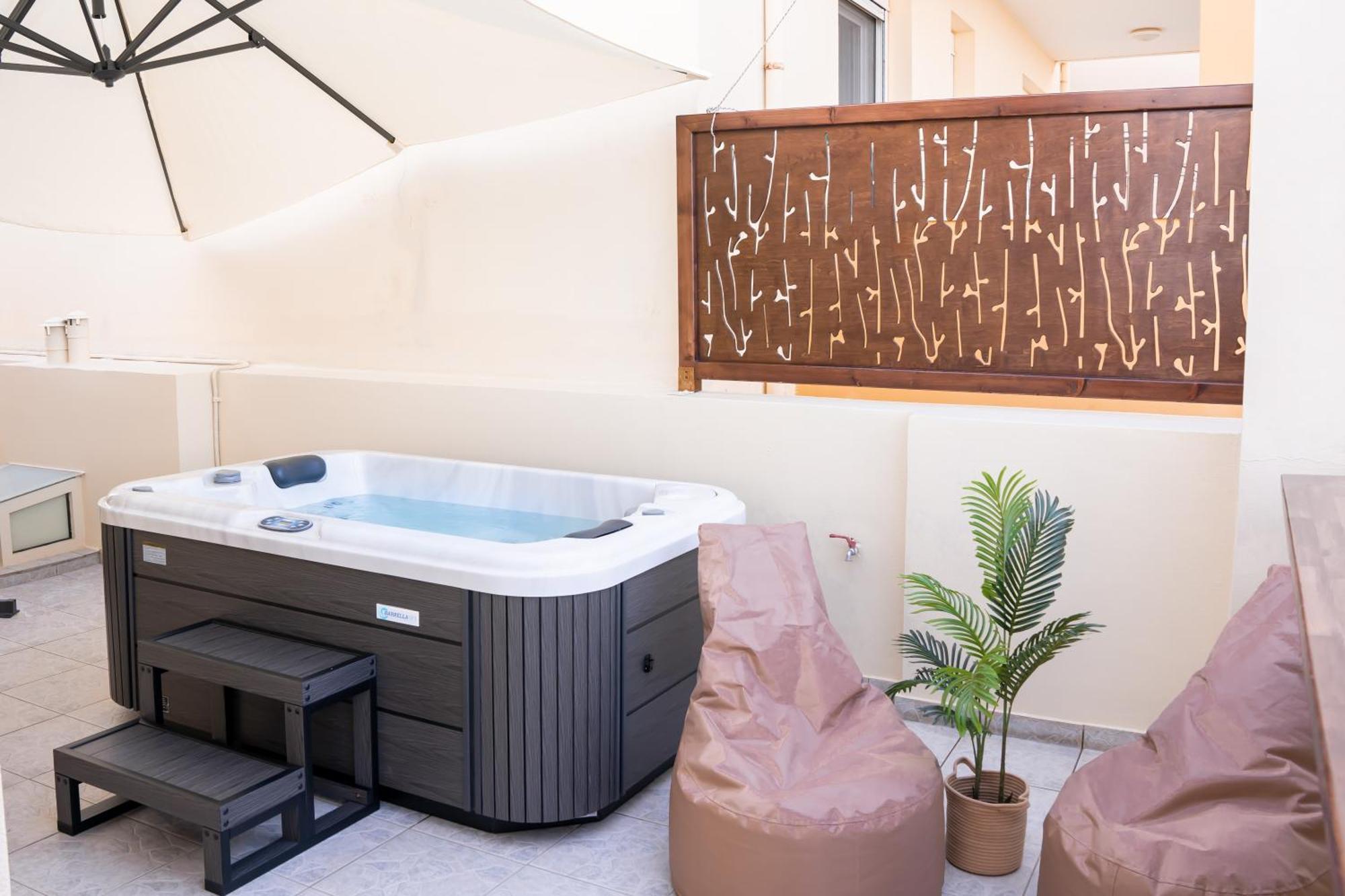 Michalis With Outdoor Jacuzzi *