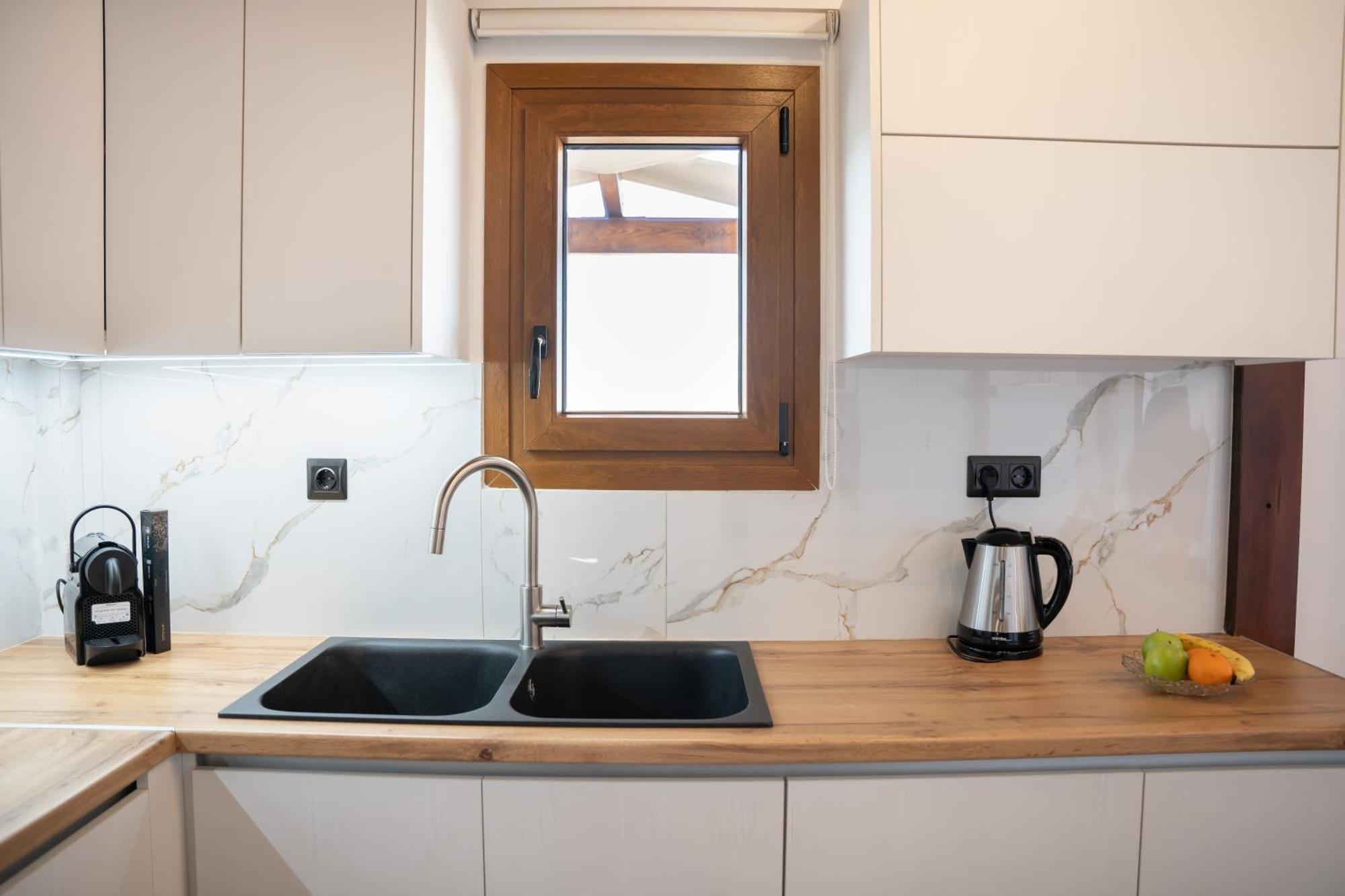 Michalis With Outdoor Jacuzzi Apartment *