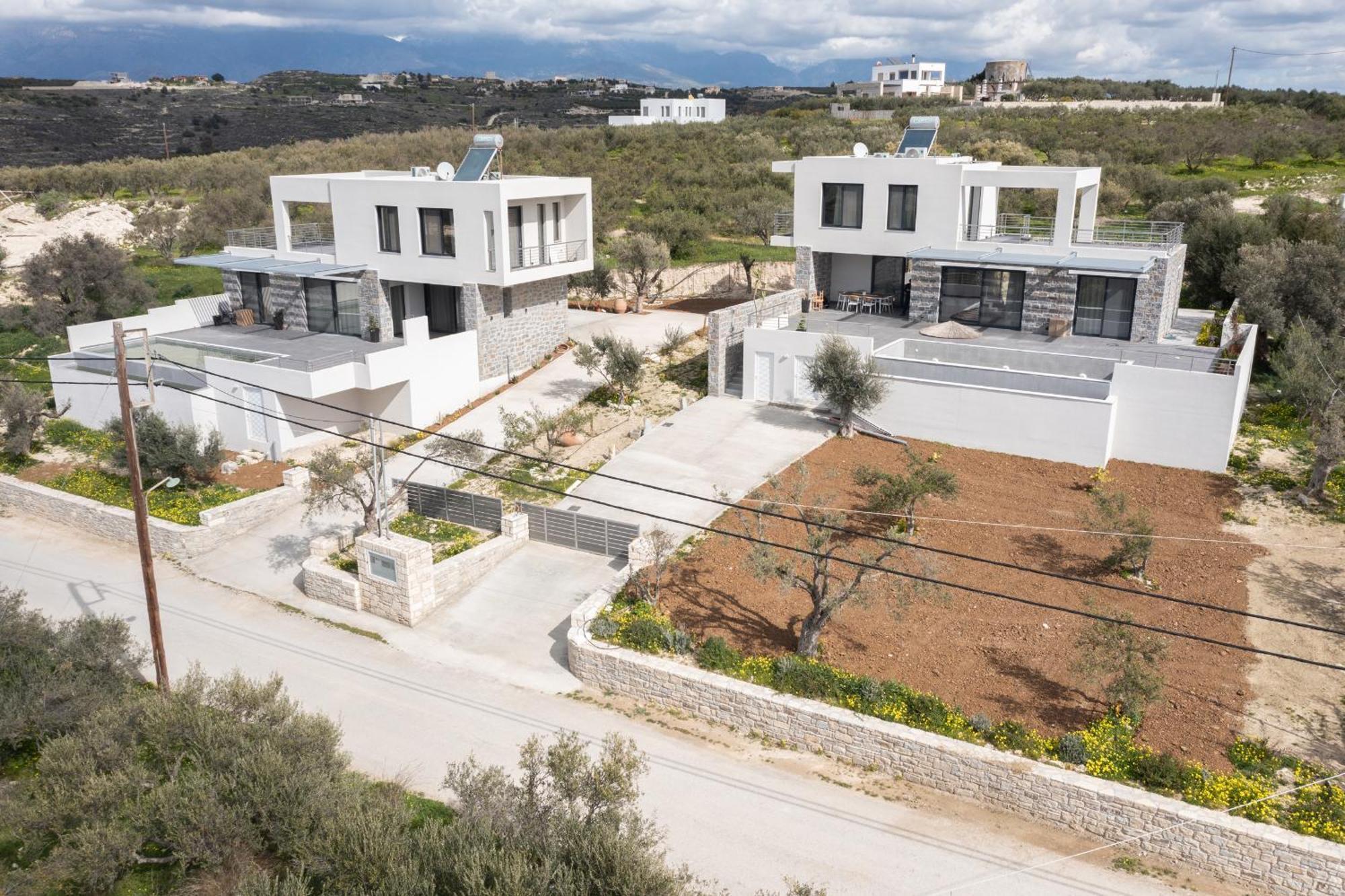 Villa Vista Komos 2, New Building