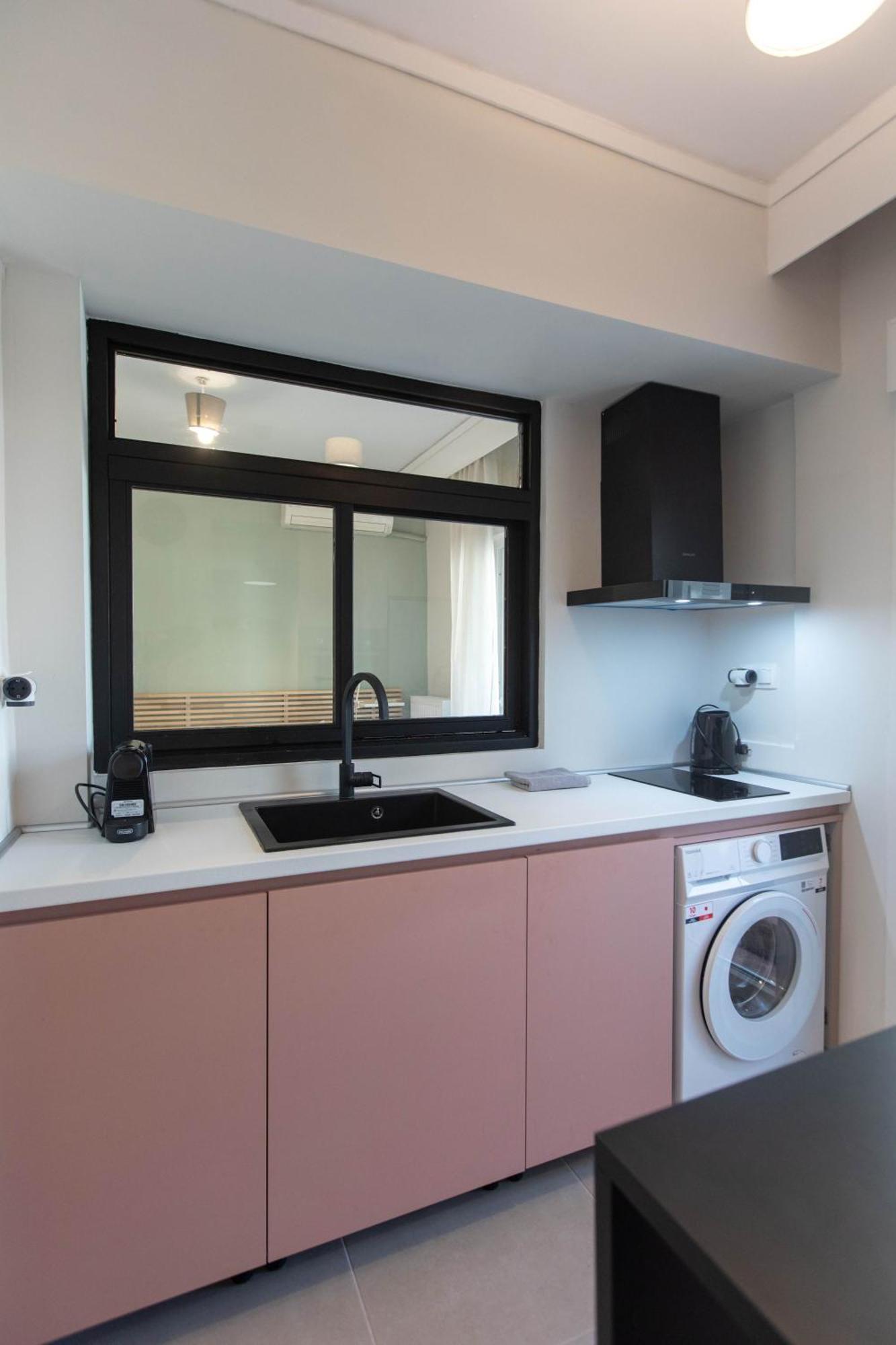 New Cozy With Balcony Close To Analipsi Metro Thessaloniki