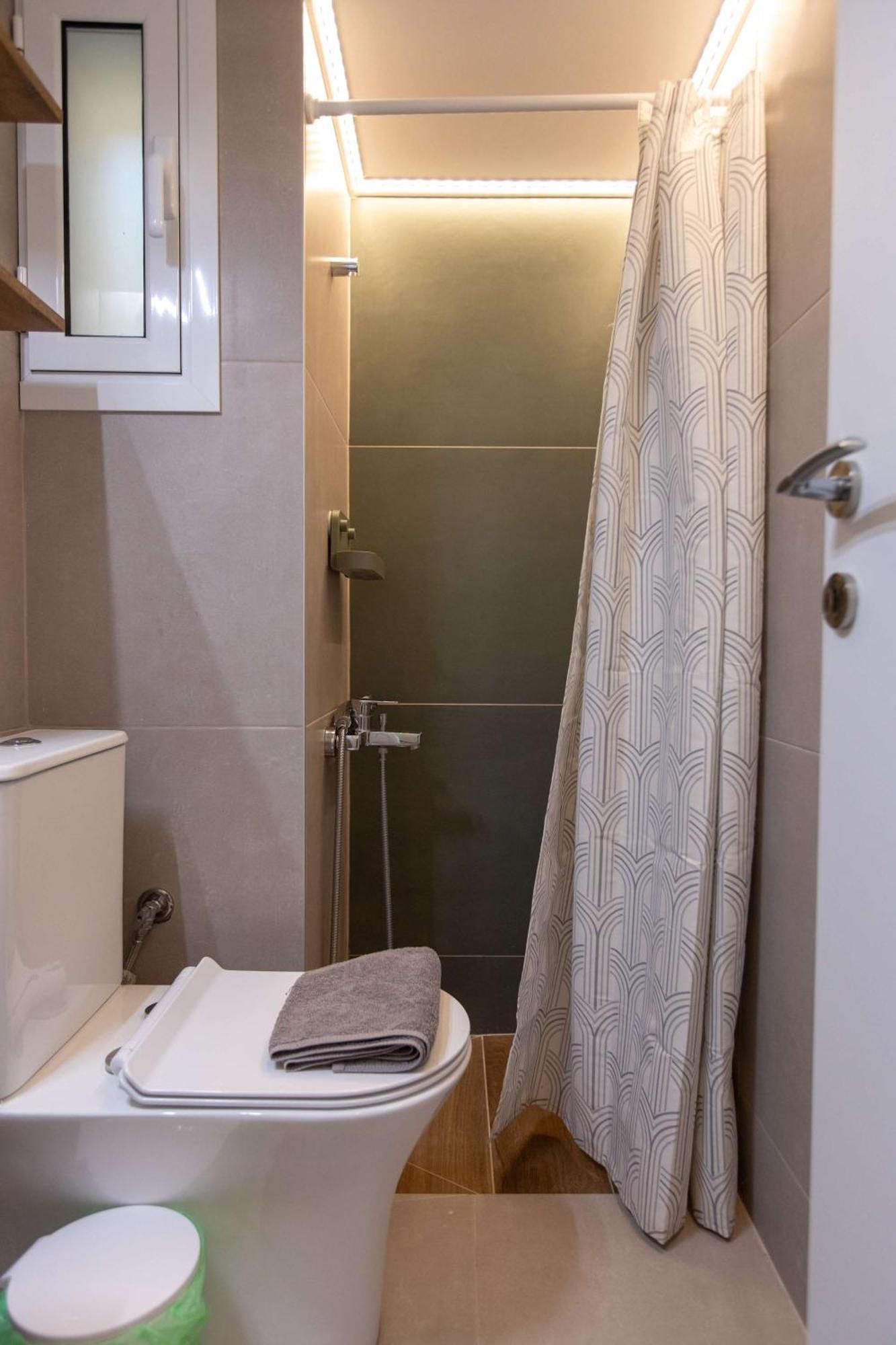 New Cozy With Balcony Close To Analipsi Metro Thessaloniki