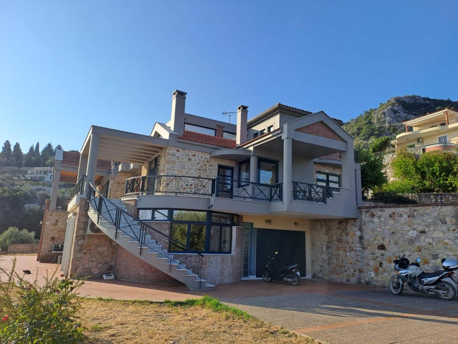 Modern Overlooking *