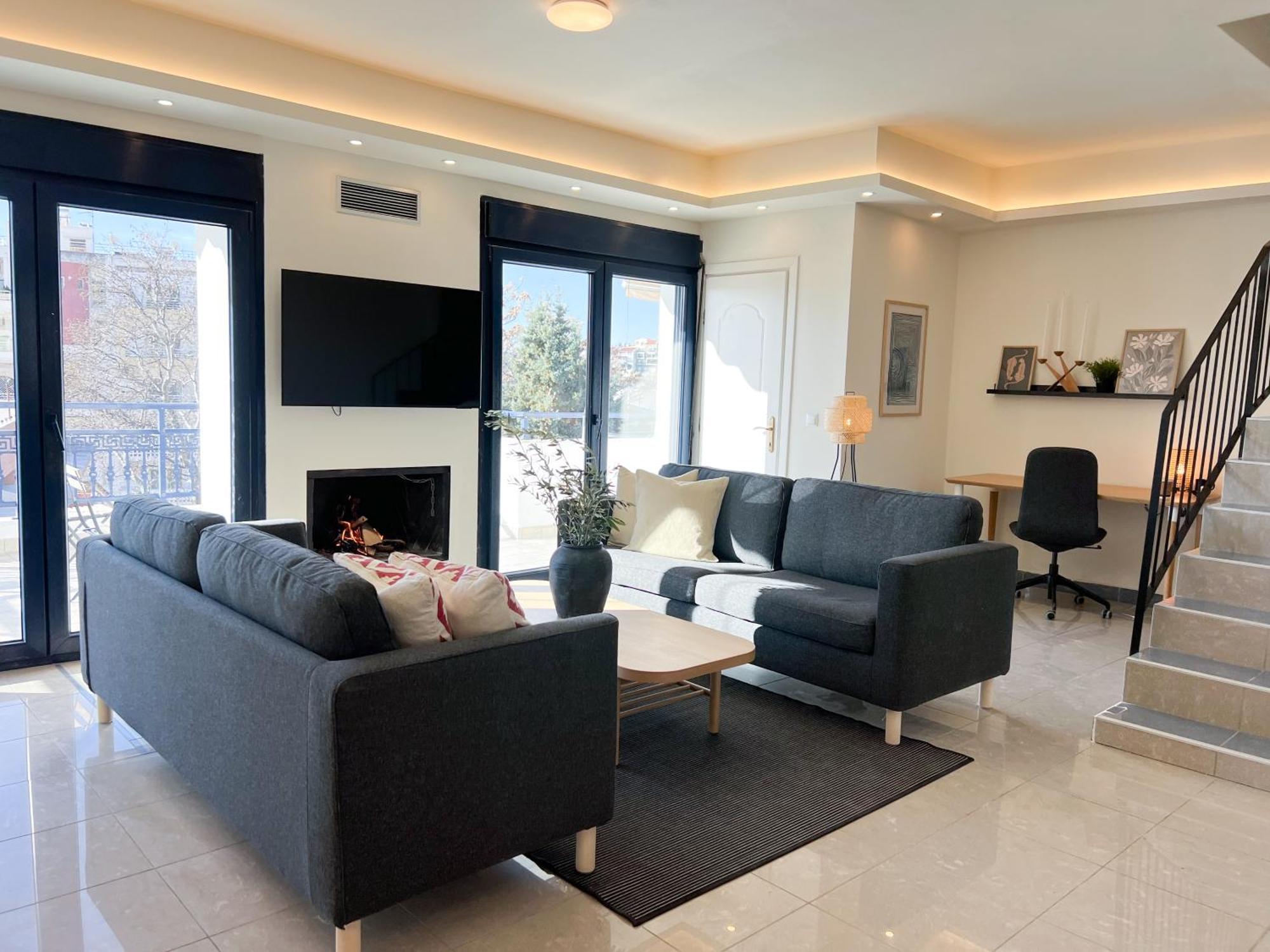 Maisonette With Stunning Terrace & Private Garage - By Solstad Apartment