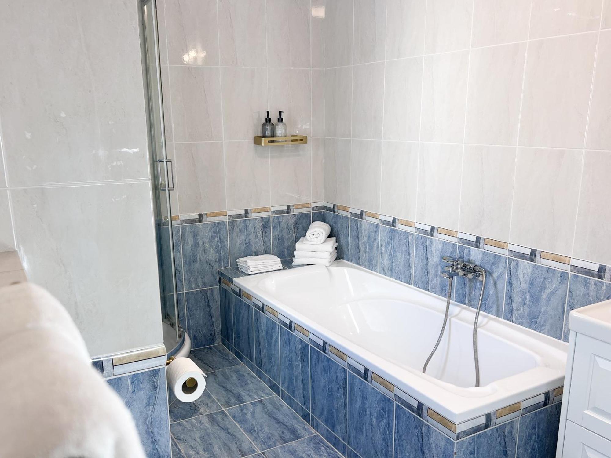 Maisonette With Stunning Terrace & Private Garage - By Solstad Apartment