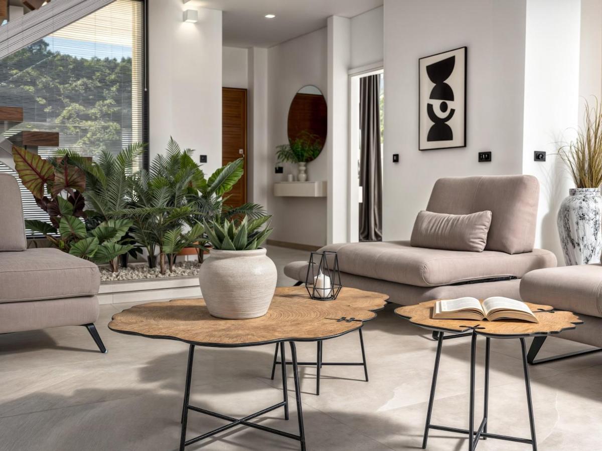 The White Luxury - Private Seaview With Pool By Mana Gers