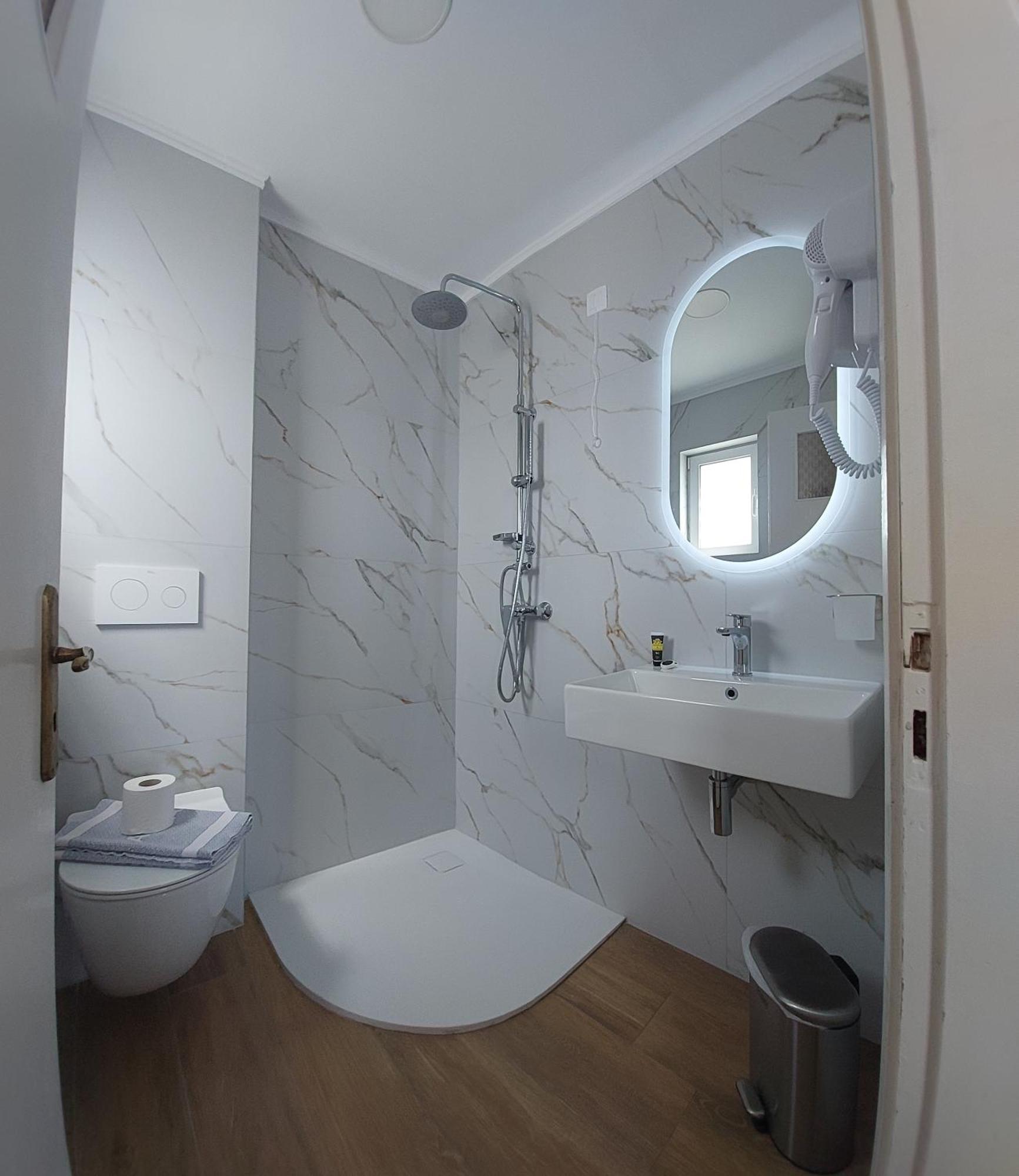 Avra Hotel 2*
