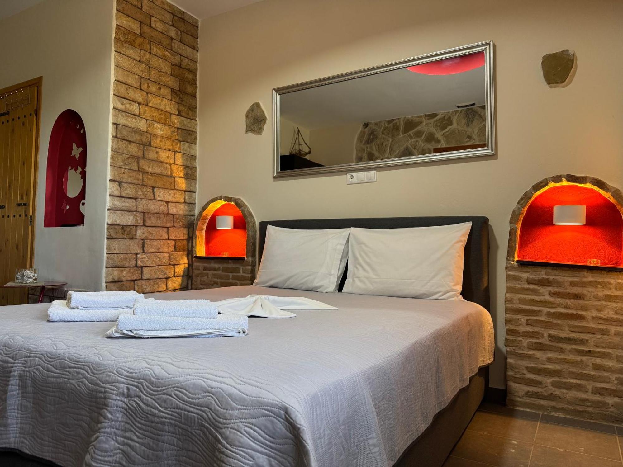 Aristos & Apartment