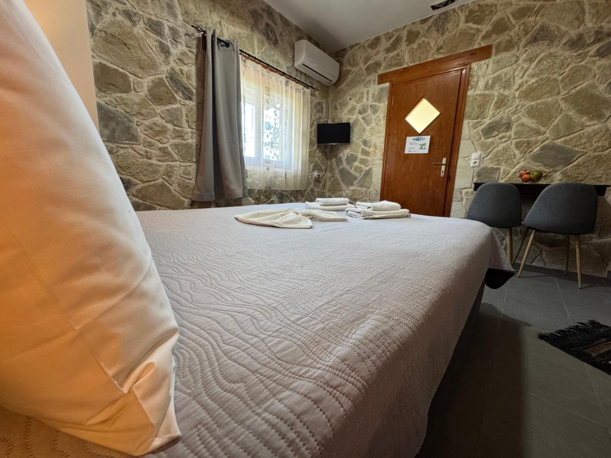 Aristos & Apartment *