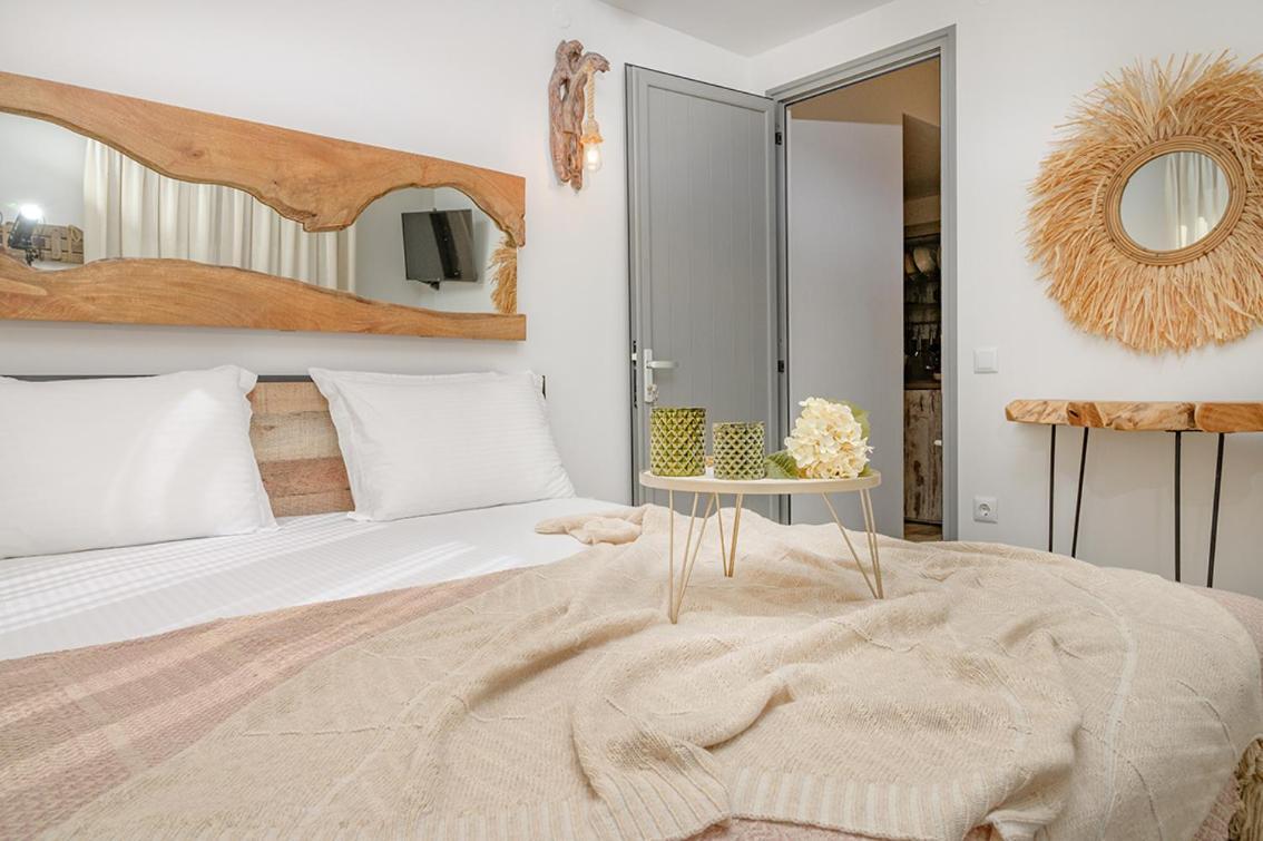 Meltemi Luxury * Nea Roda
