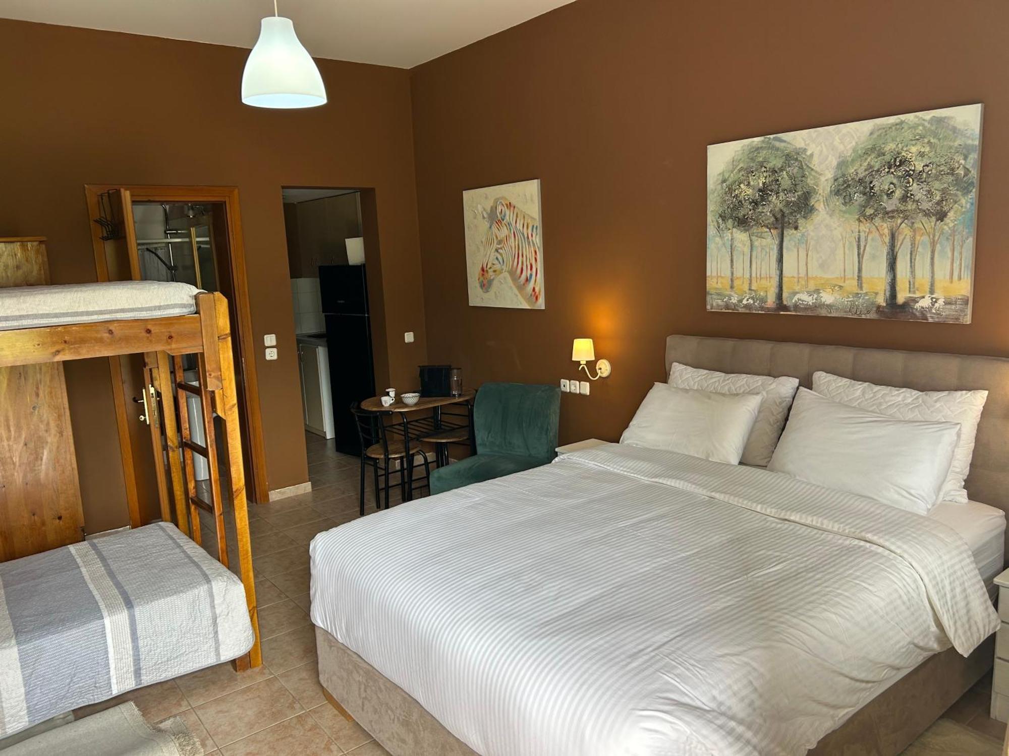 Akrotiri Apartment *