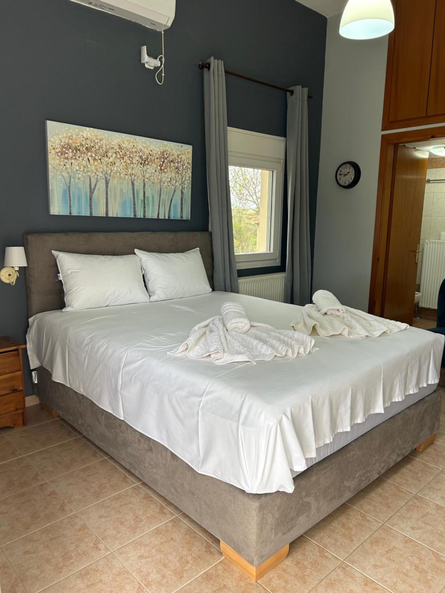 Akrotiri Apartment *