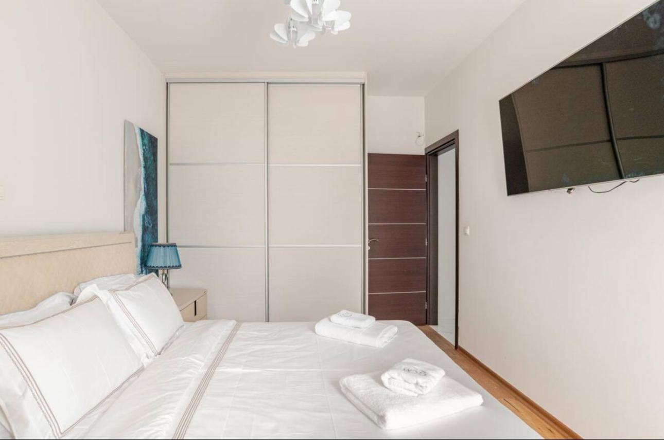 Marina's Diamond Apartment
