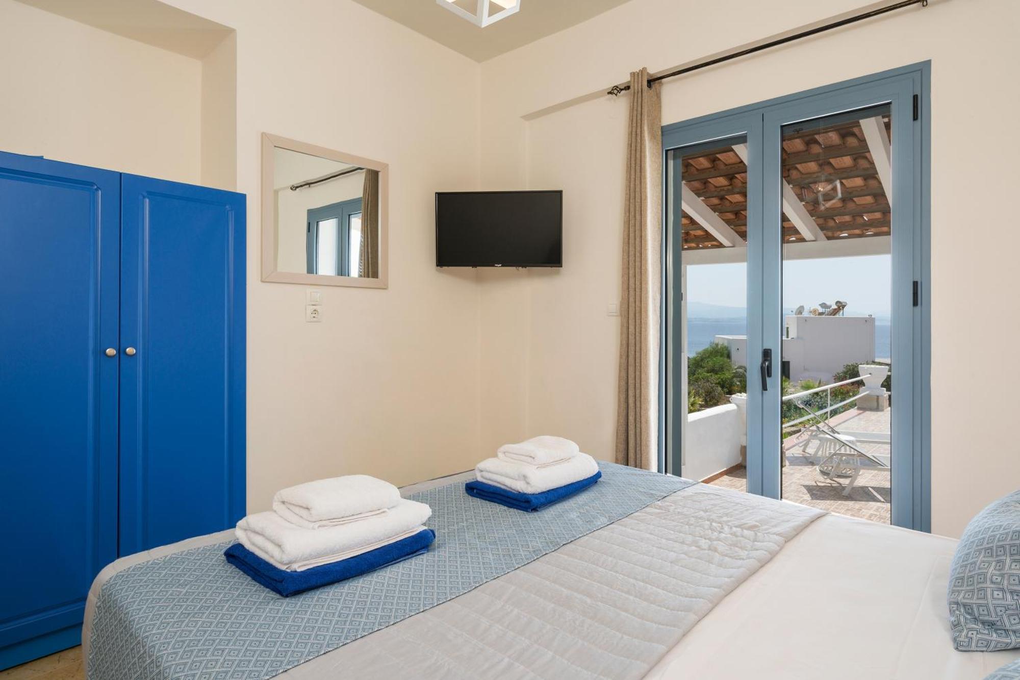 Sea Front Villa *