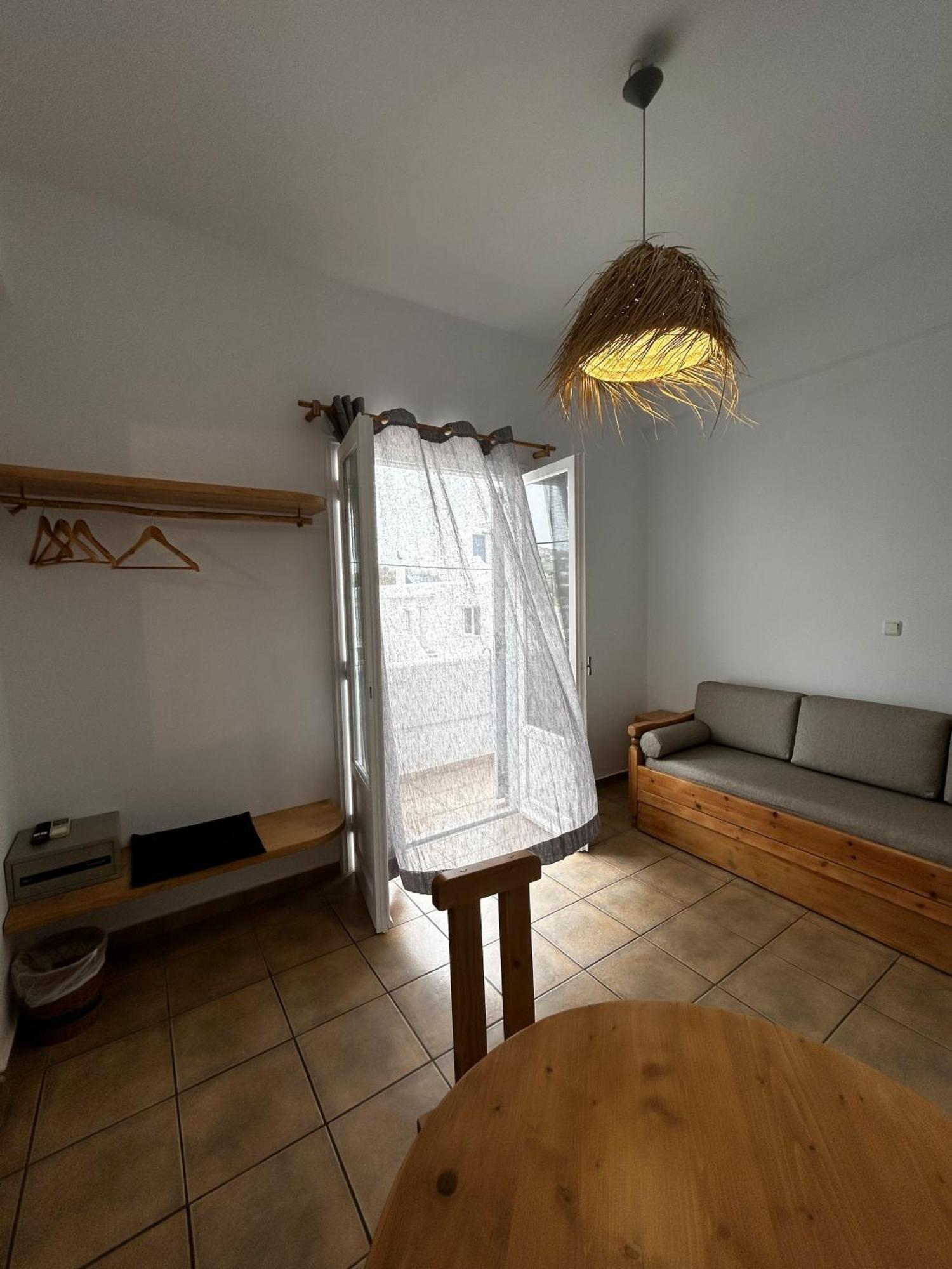 Livadia A *