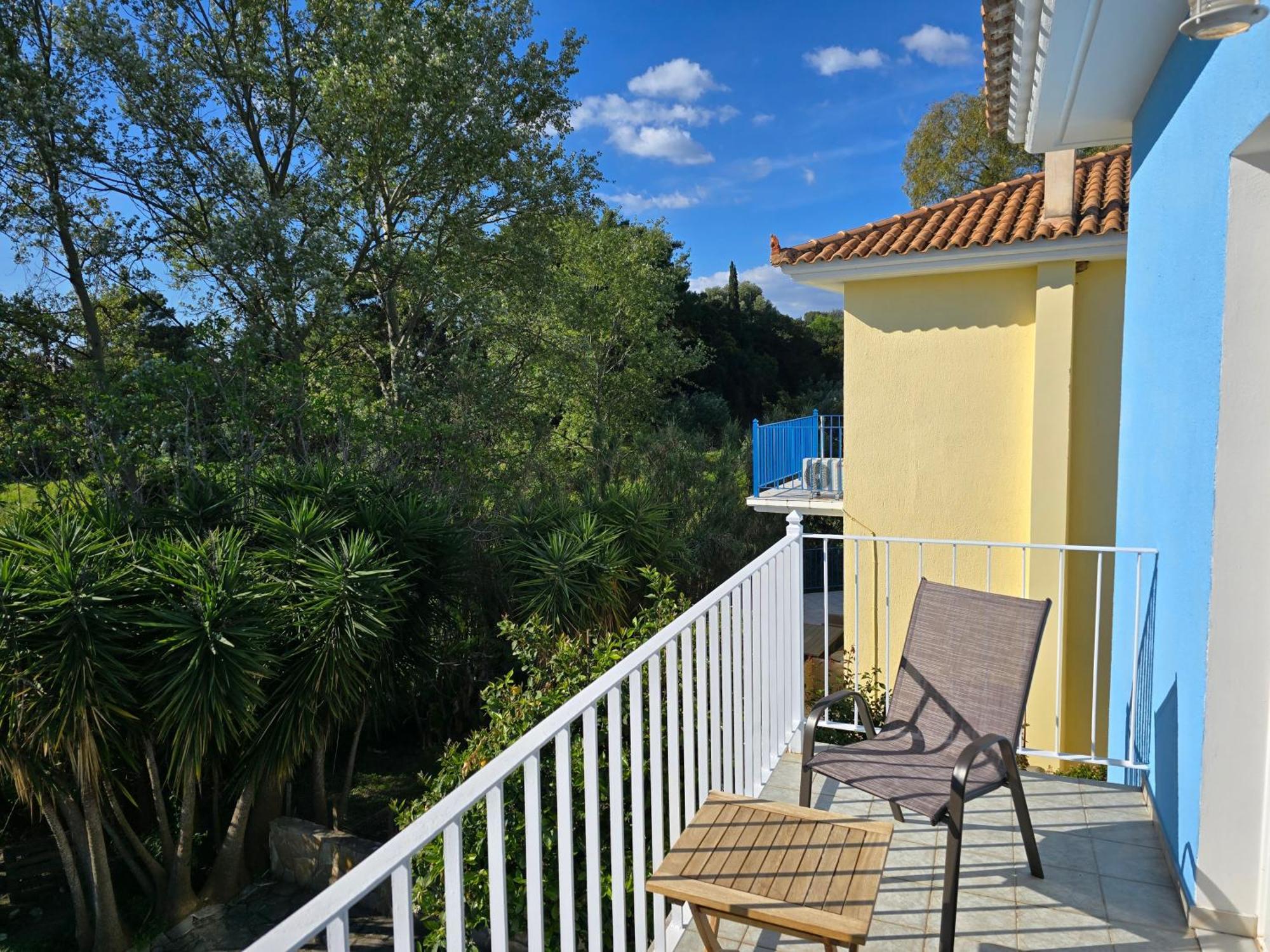 Villa Skala - - Sleeps 7 - Parking - Garden *