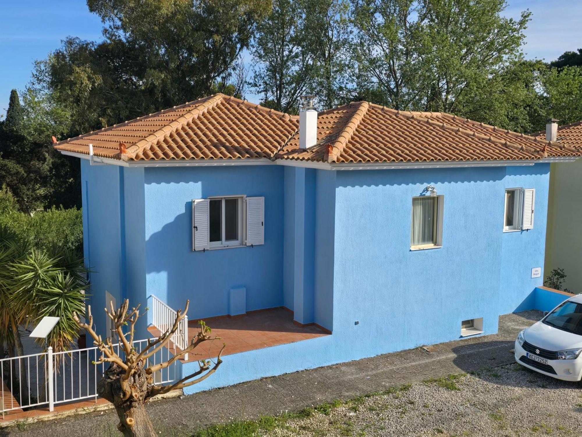Villa Skala - - Sleeps 7 - Parking - Garden