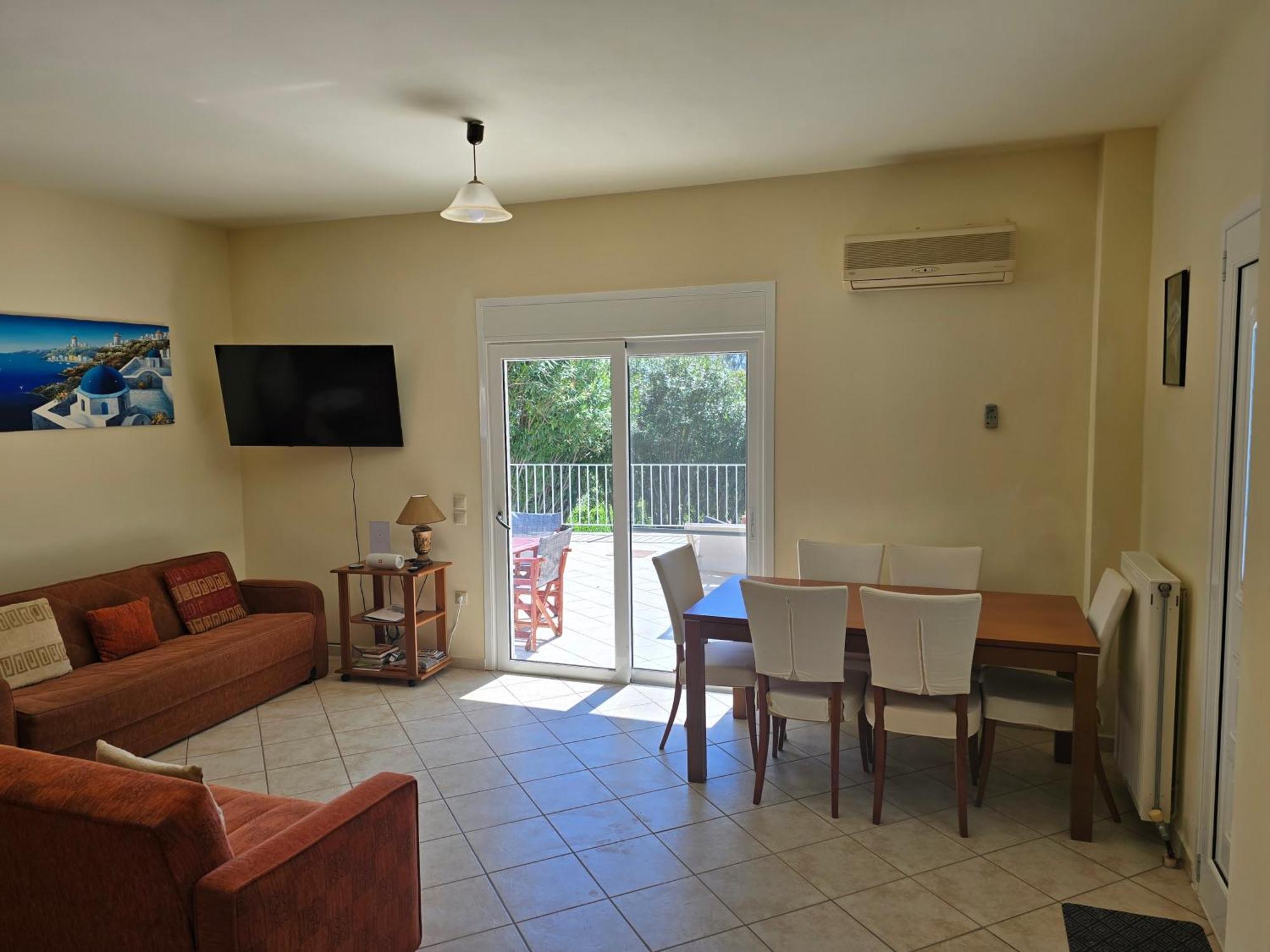 Villa Skala - - Sleeps 7 - Parking - Garden *