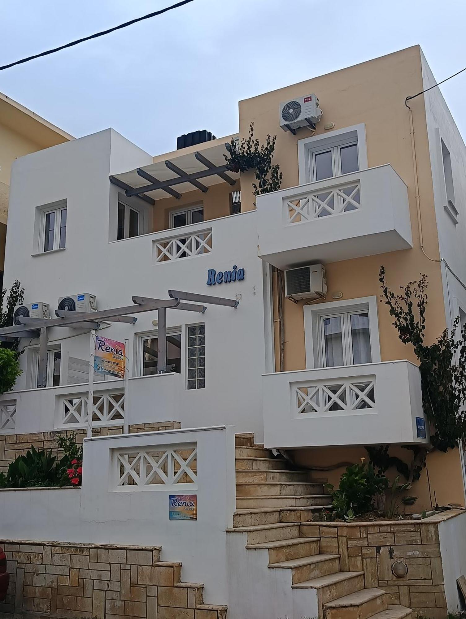Renia Aparthotel
