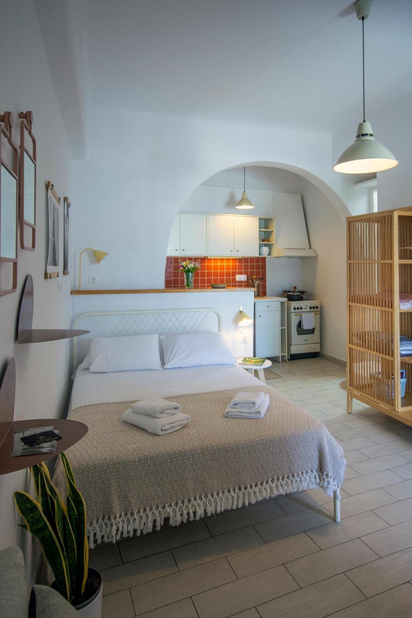 Arodou Studio And Apartment