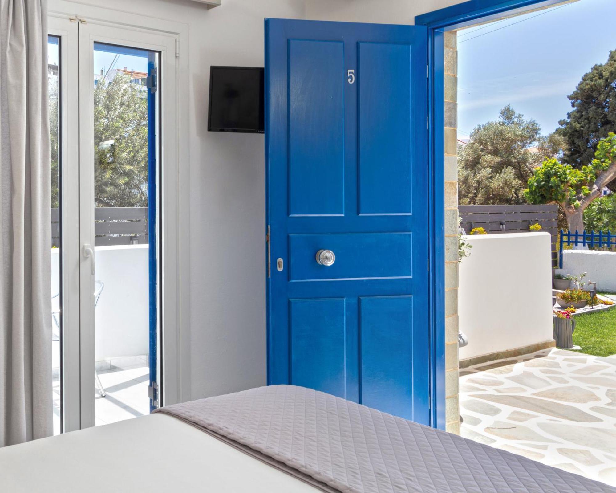 Nissea Studios - Πρώην Dora 2 Studios - Batsi (Andros)