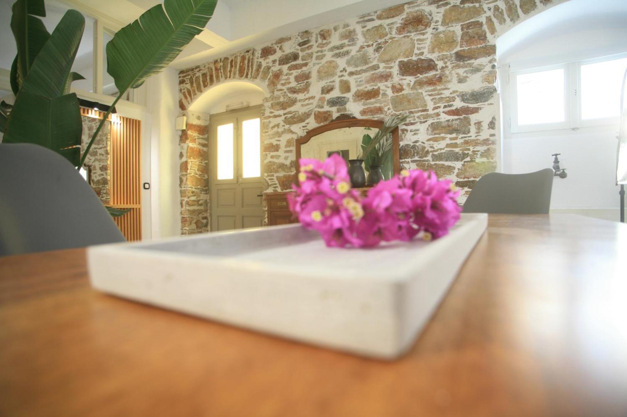 Axilleion Boutique