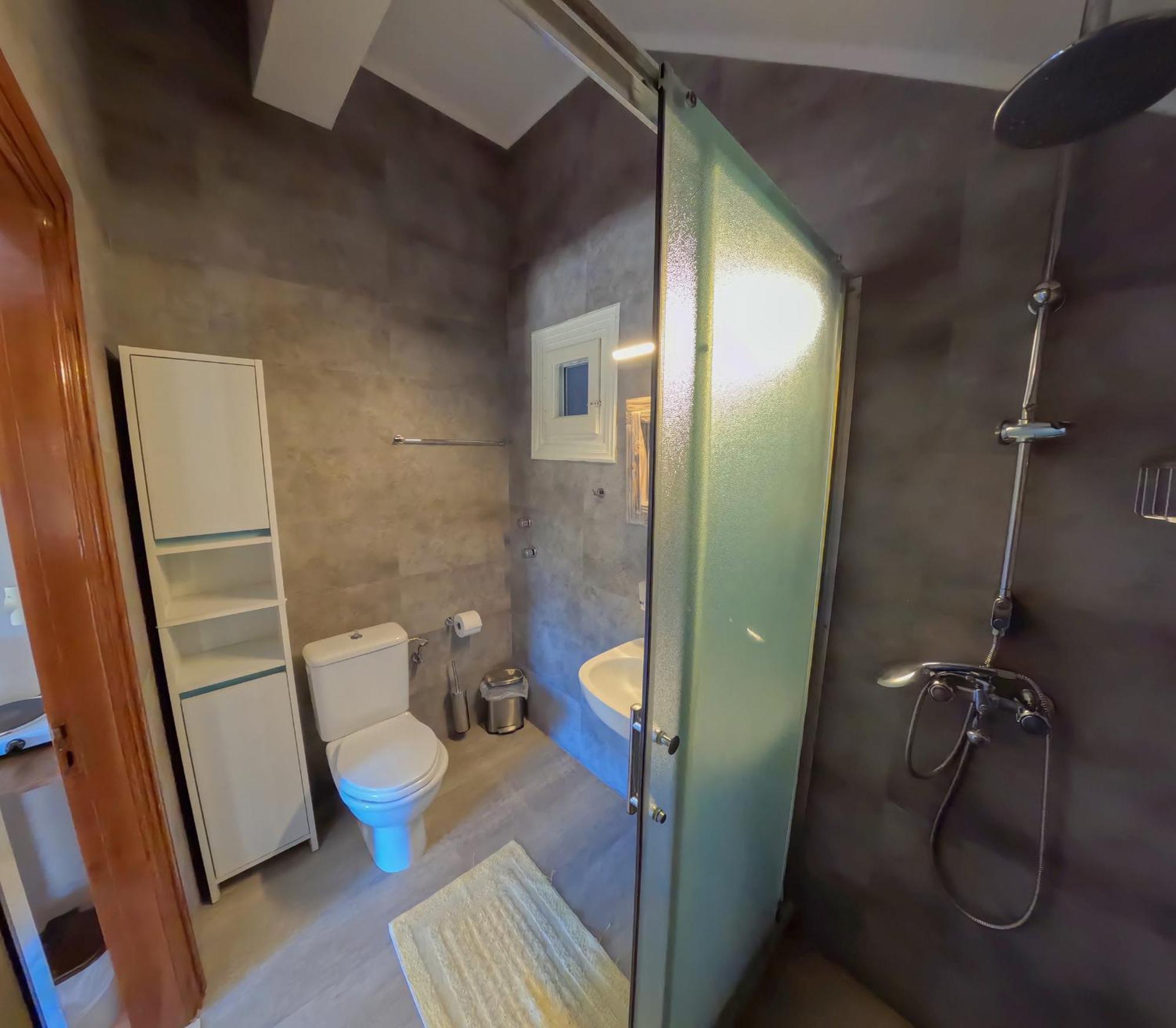 Apartment Themelina